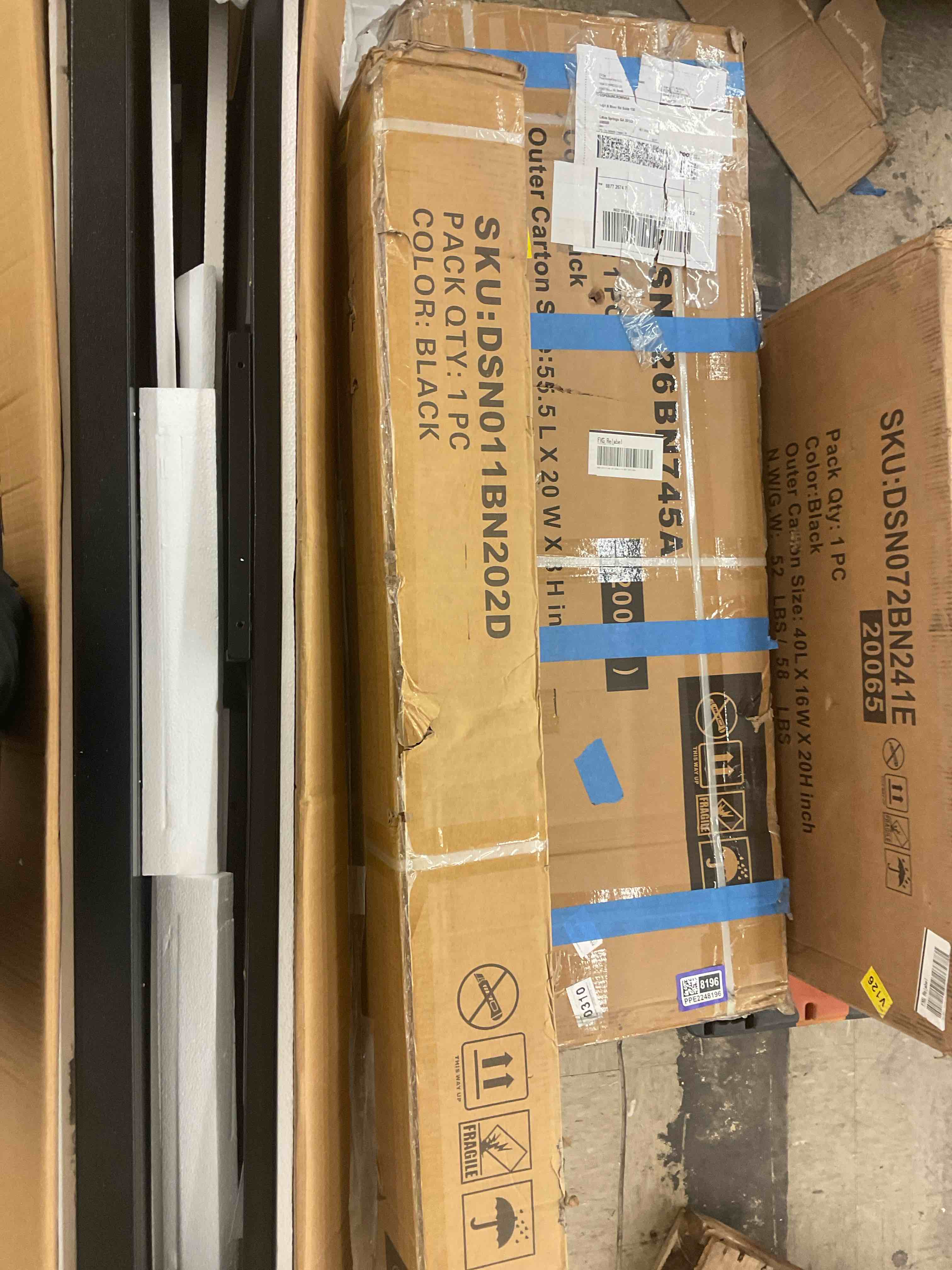 https://s3.amazonaws.com/lotting-images-prod/BoxBids/PPE2248197_1770230992202.jpeg