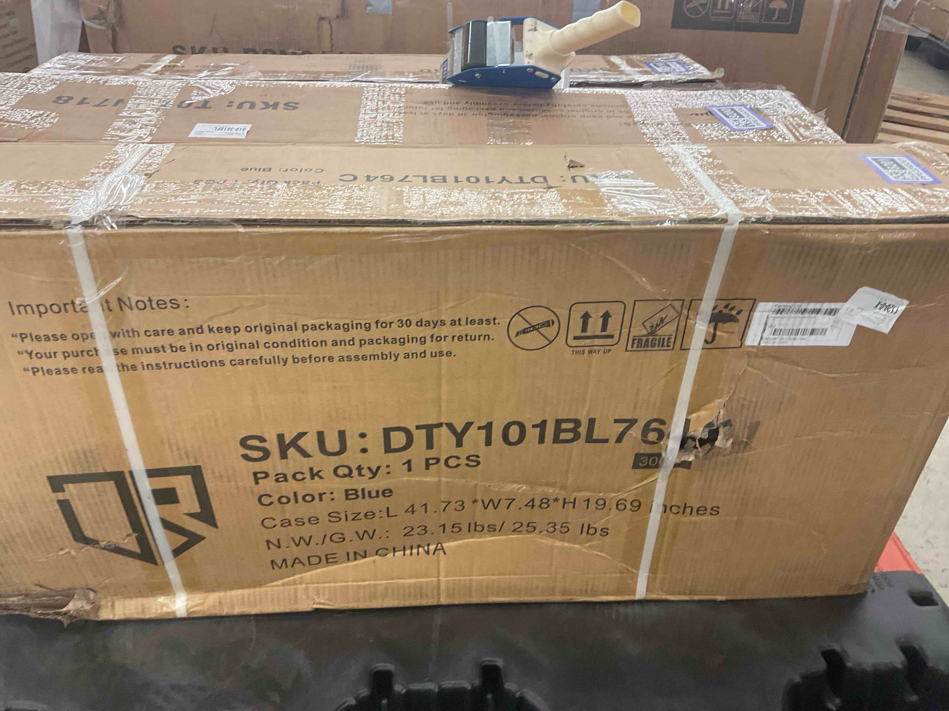 https://s3.amazonaws.com/lotting-images-prod/BoxBids/PPE2248201_1770232385686.jpeg