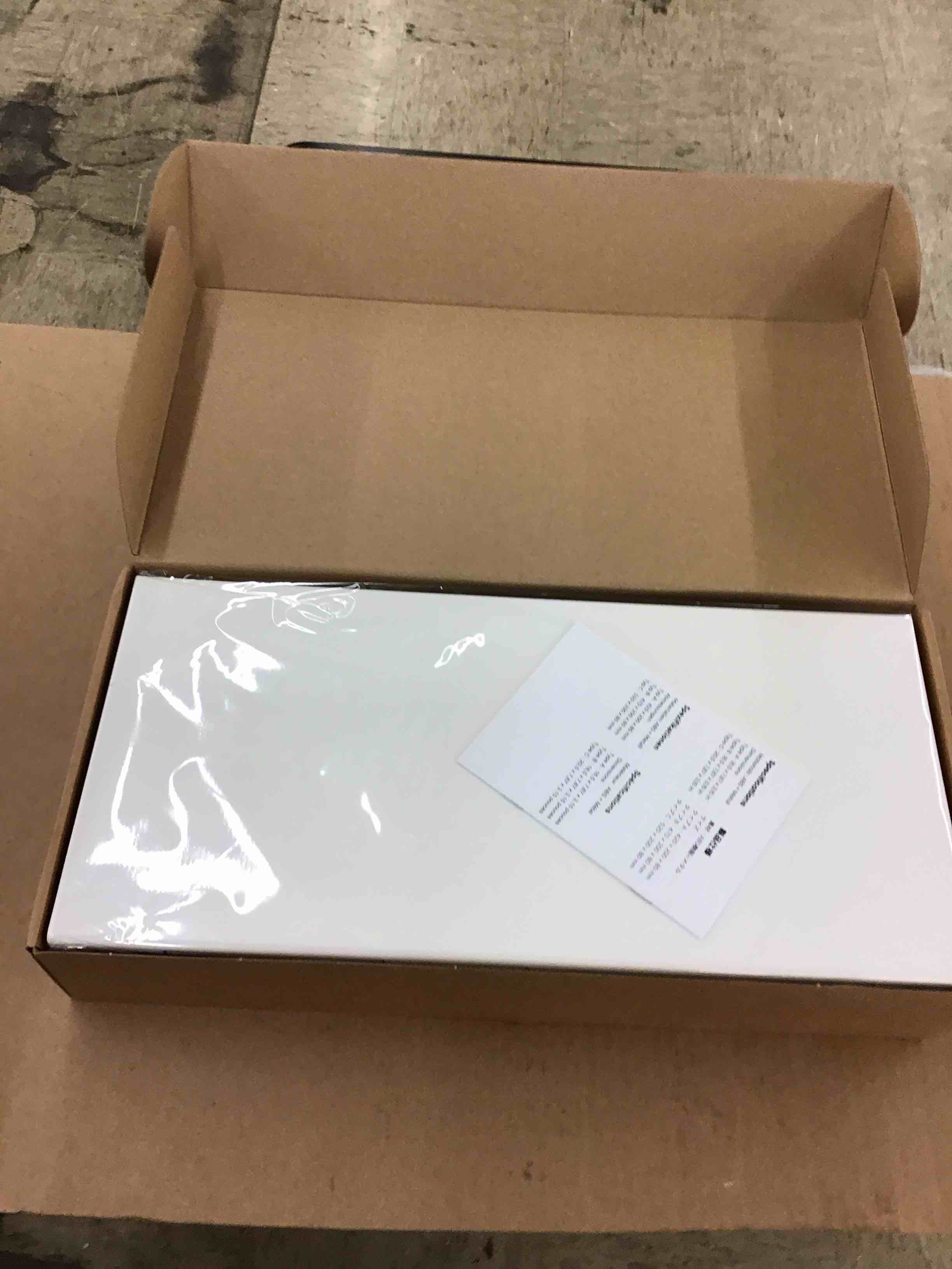 https://s3.amazonaws.com/lotting-images-prod/BoxBids/PPE2248259_1773344790350.jpeg