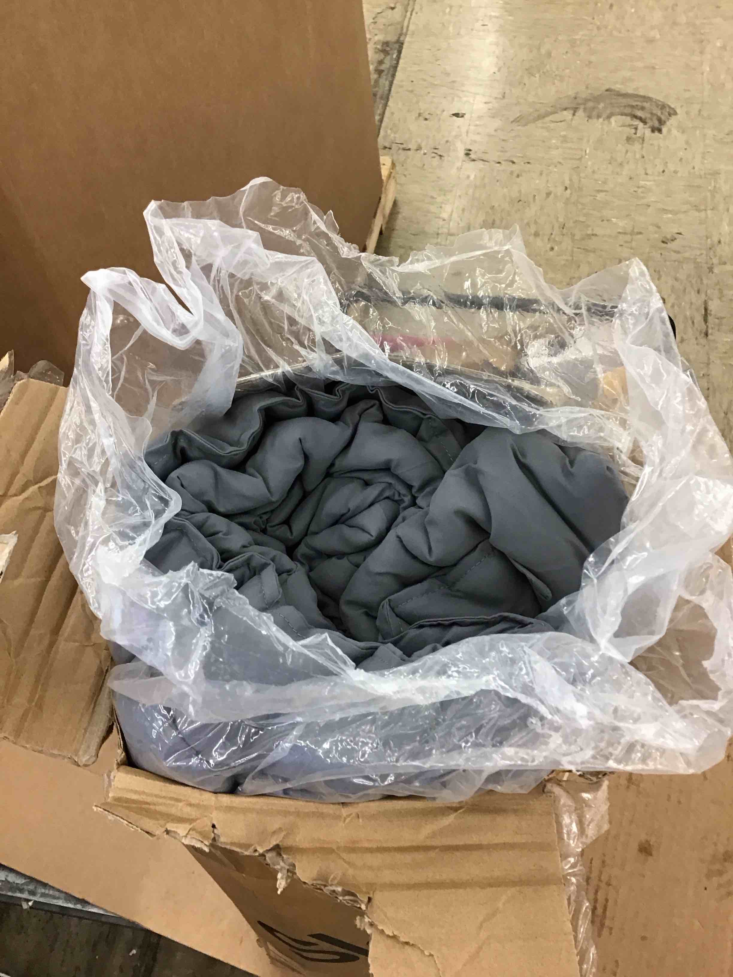 https://s3.amazonaws.com/lotting-images-prod/BoxBids/PPE2248273_1773423441836.jpeg