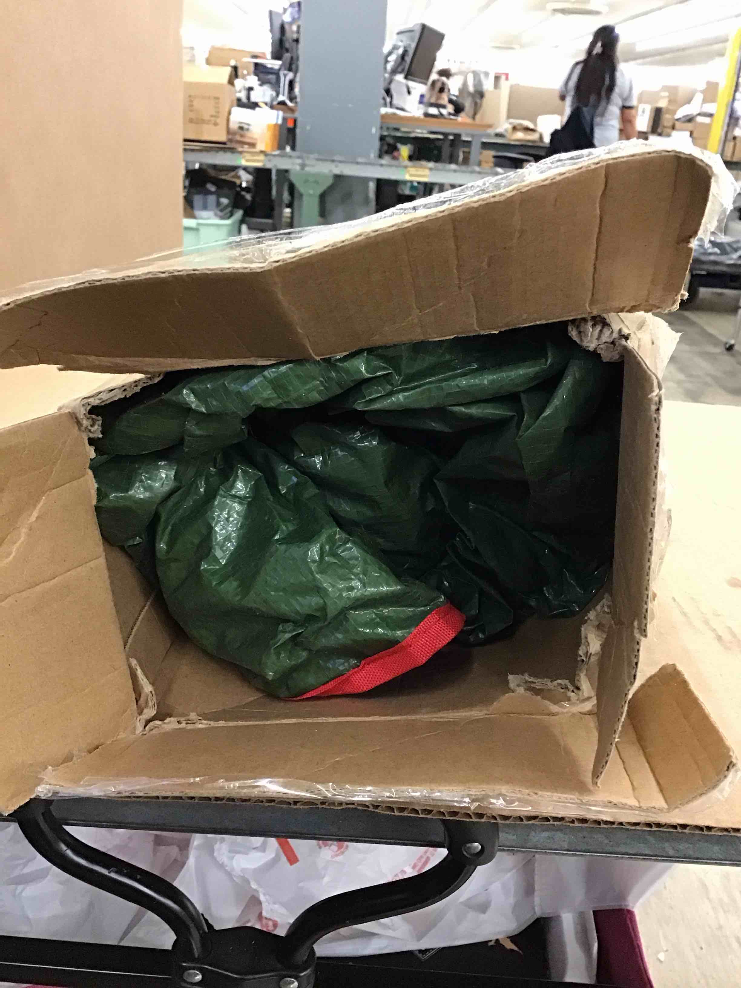 https://s3.amazonaws.com/lotting-images-prod/BoxBids/PPE2248287_1773424805319.jpeg