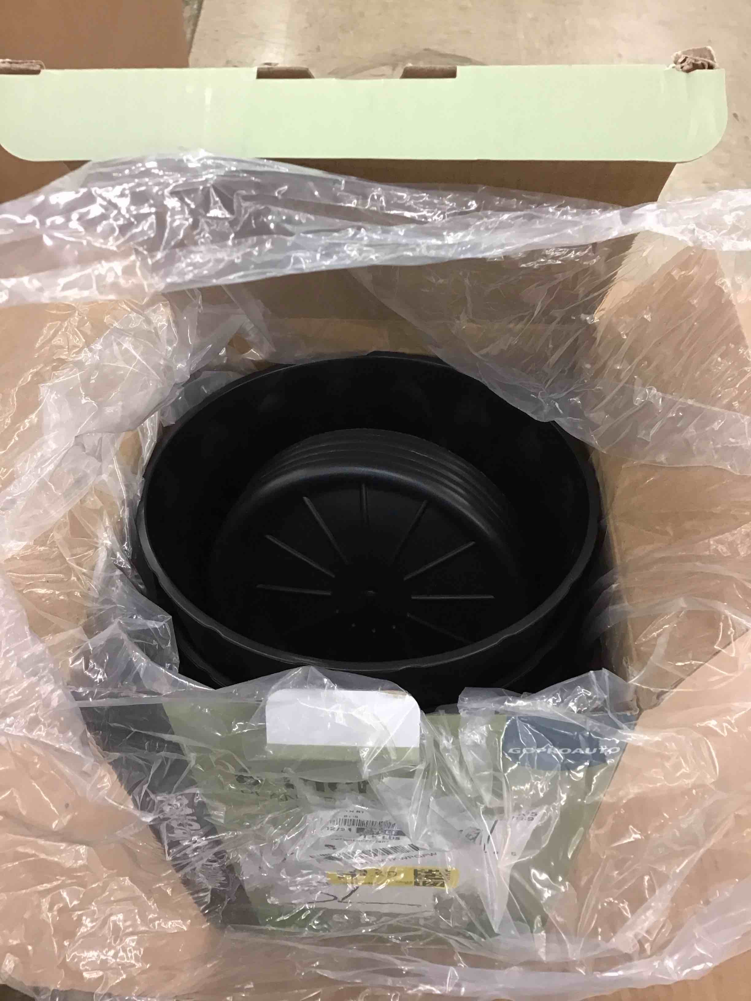 https://s3.amazonaws.com/lotting-images-prod/BoxBids/PPE2248300_1773426043832.jpeg