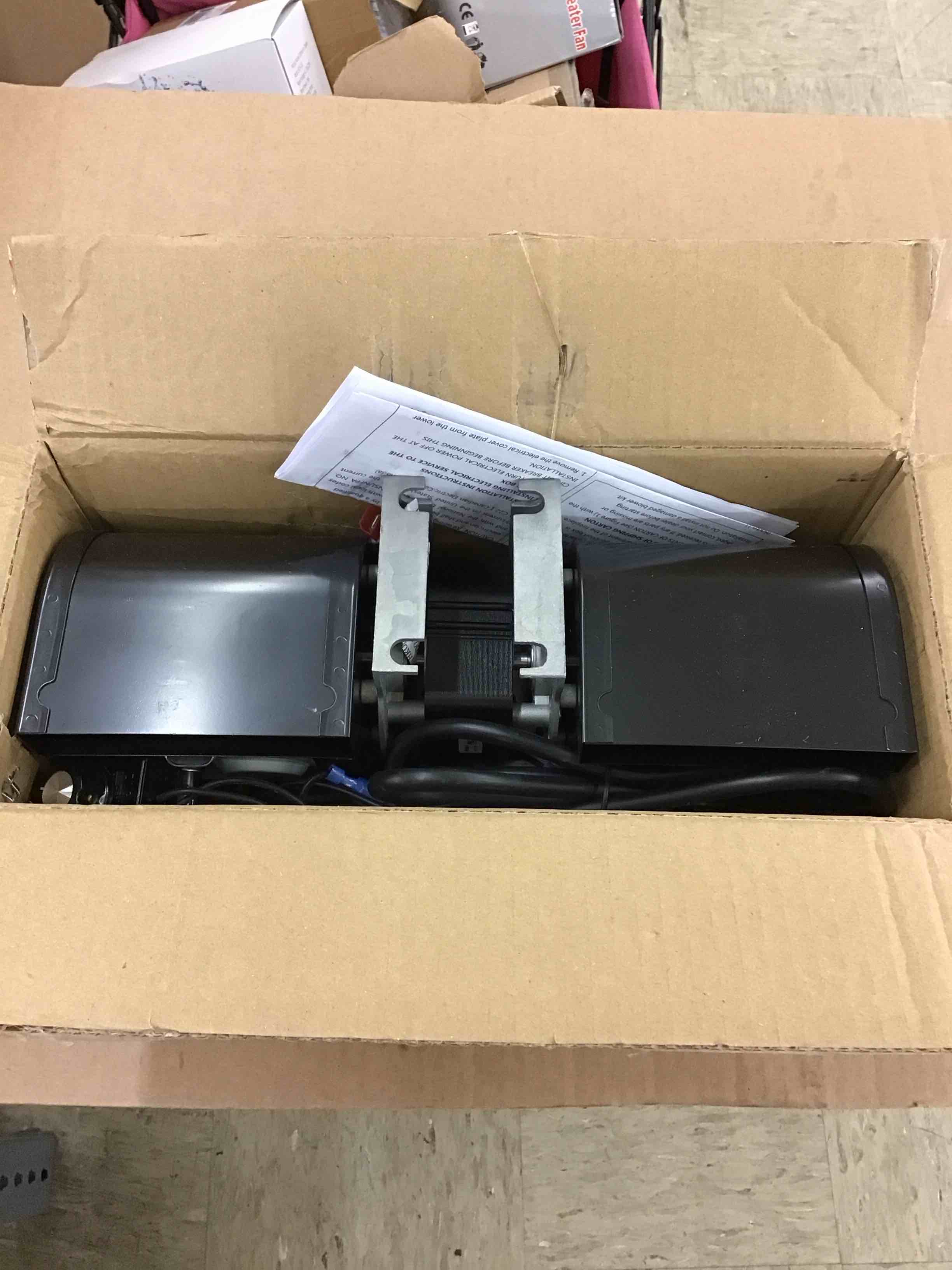 https://s3.amazonaws.com/lotting-images-prod/BoxBids/PPE2248307_1773426840731.jpeg