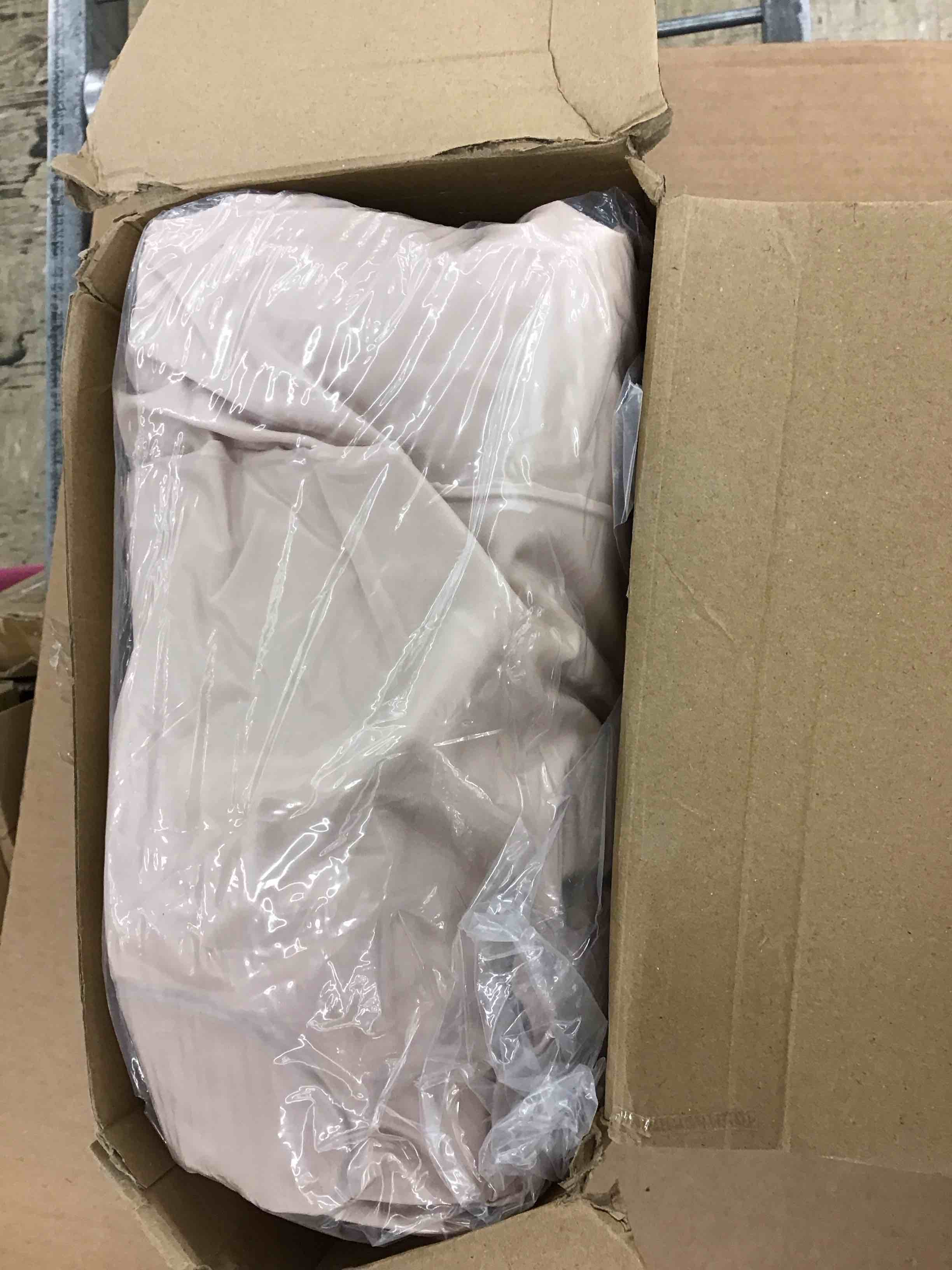 https://s3.amazonaws.com/lotting-images-prod/BoxBids/PPE2248310_1773427109288.jpeg
