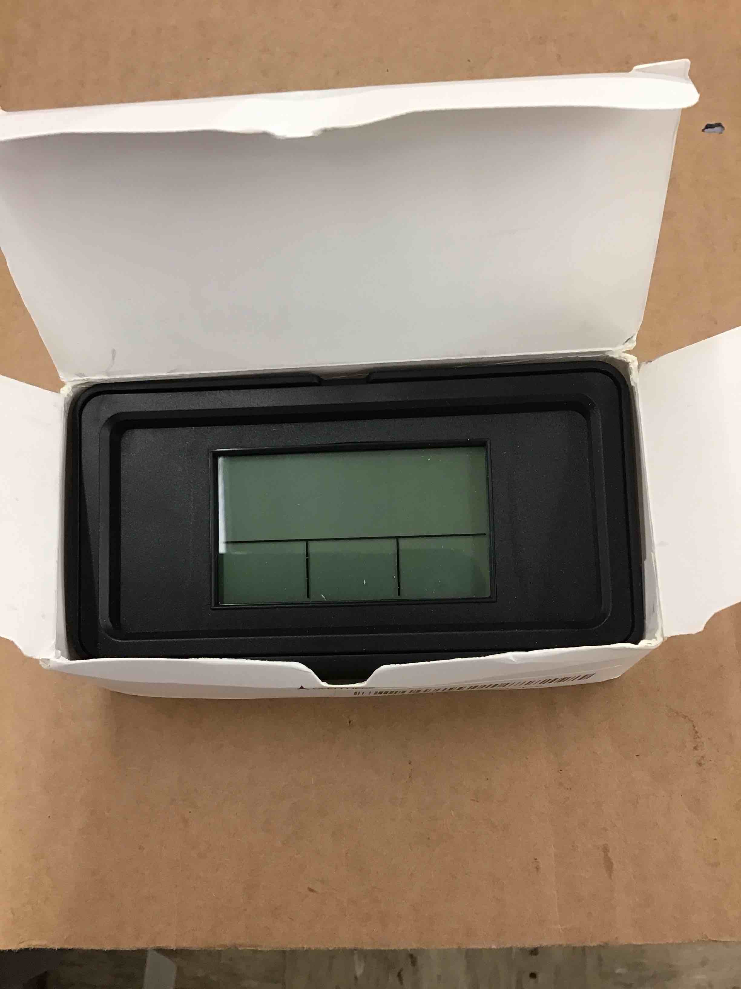 https://s3.amazonaws.com/lotting-images-prod/BoxBids/PPE2248440_1774447374390.jpeg