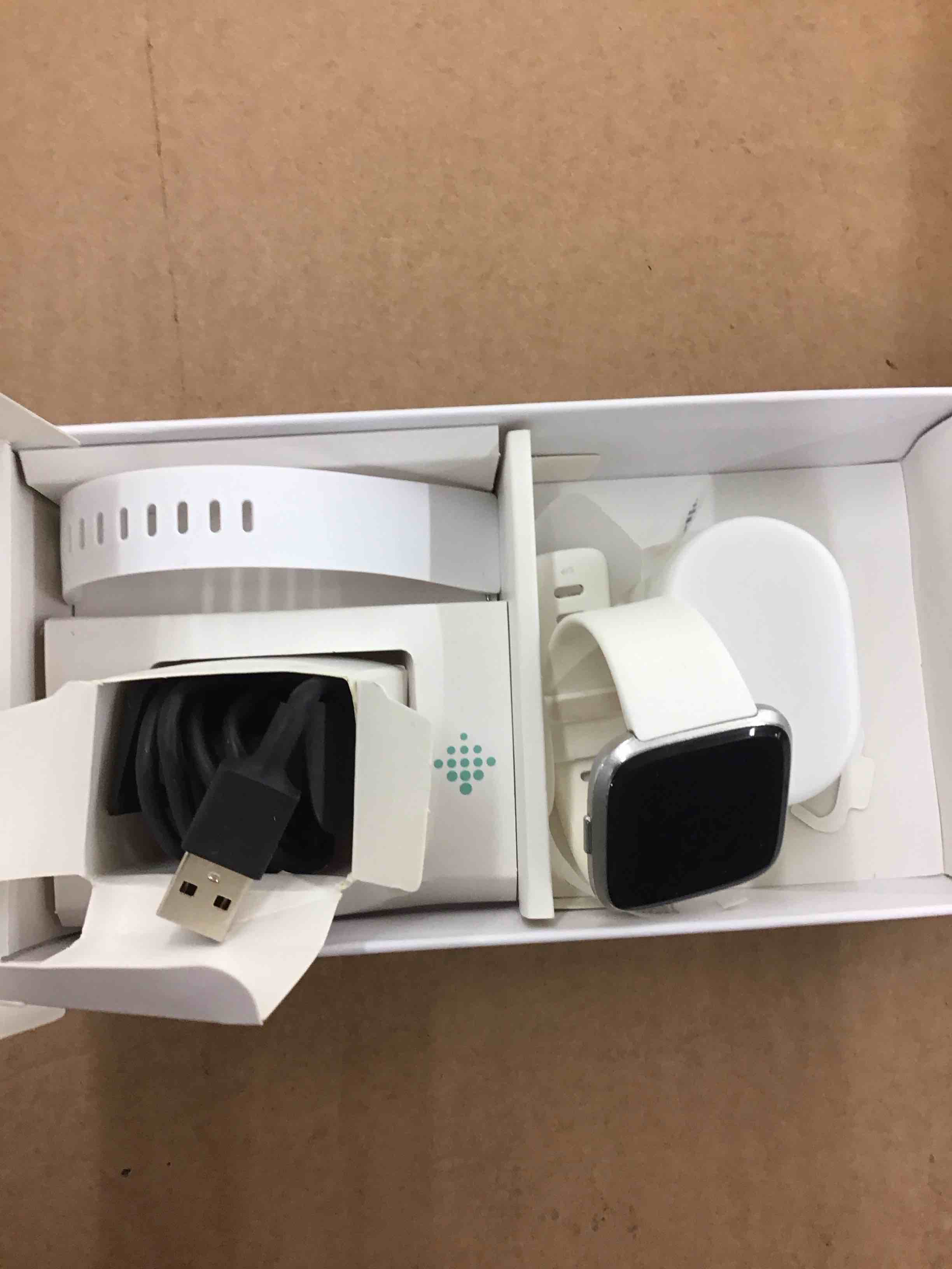 https://s3.amazonaws.com/lotting-images-prod/BoxBids/PPE2248521_1774465919001.jpeg