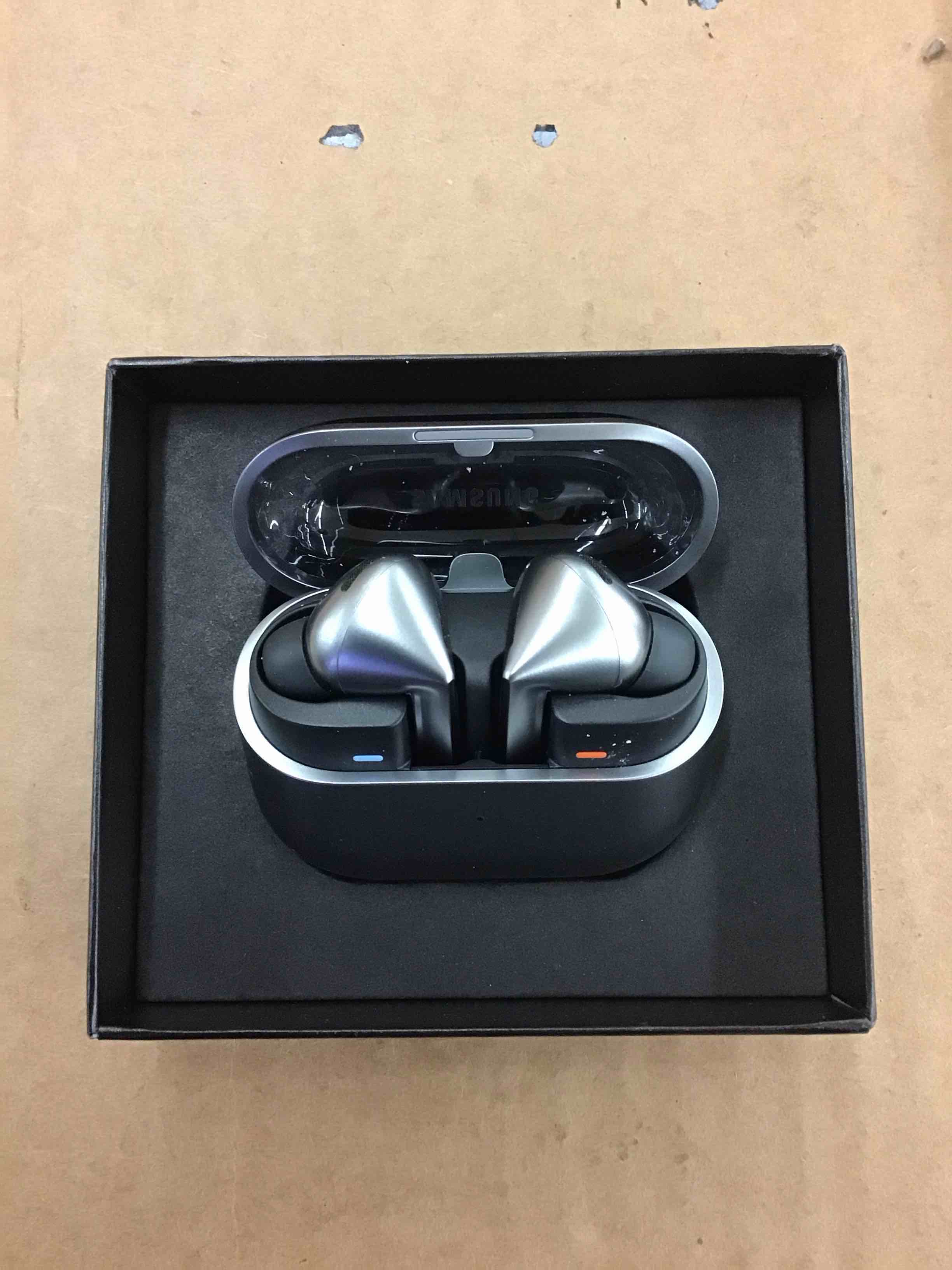 https://s3.amazonaws.com/lotting-images-prod/BoxBids/PPE2248534_1774469121156.jpeg