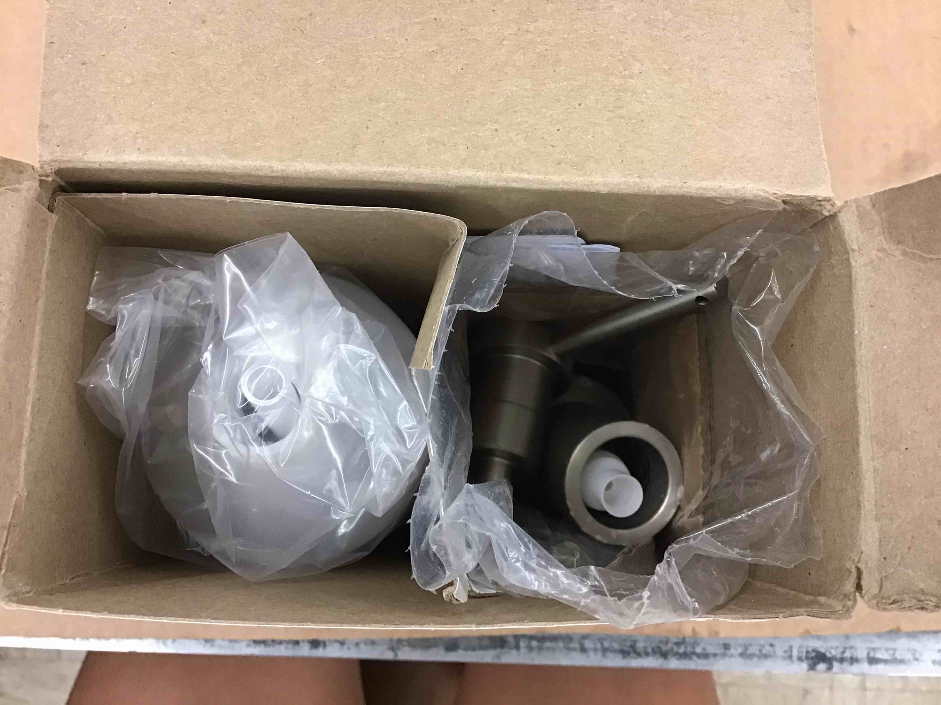 https://s3.amazonaws.com/lotting-images-prod/BoxBids/PPE2248548_1774614970757.jpeg