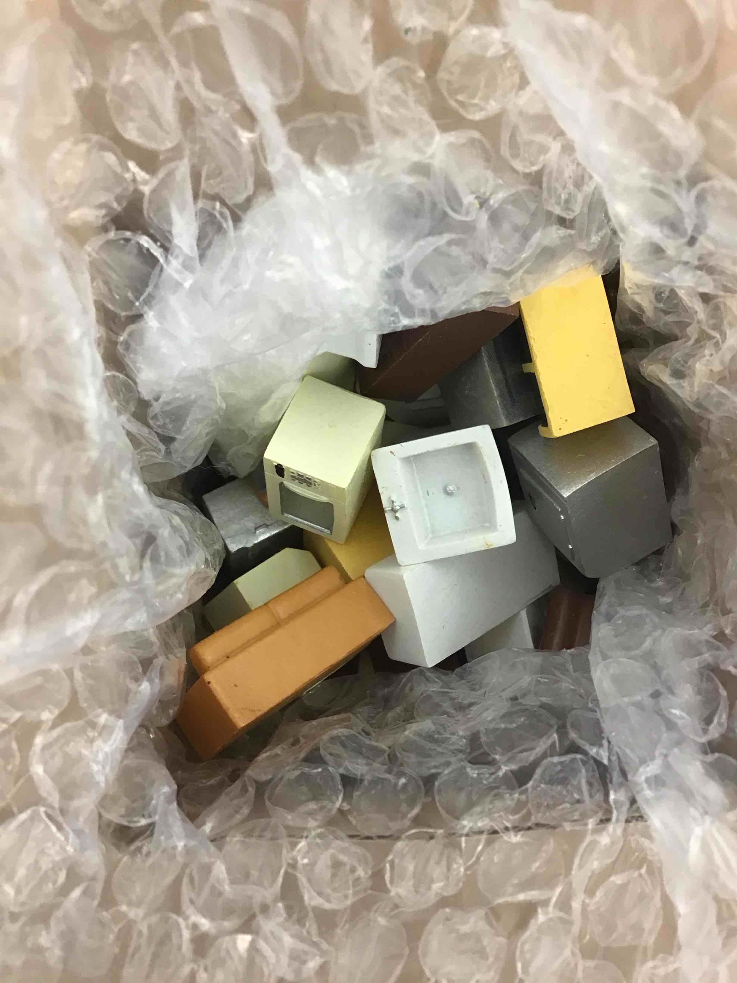 https://s3.amazonaws.com/lotting-images-prod/BoxBids/PPE2248568_1774617112180.jpeg