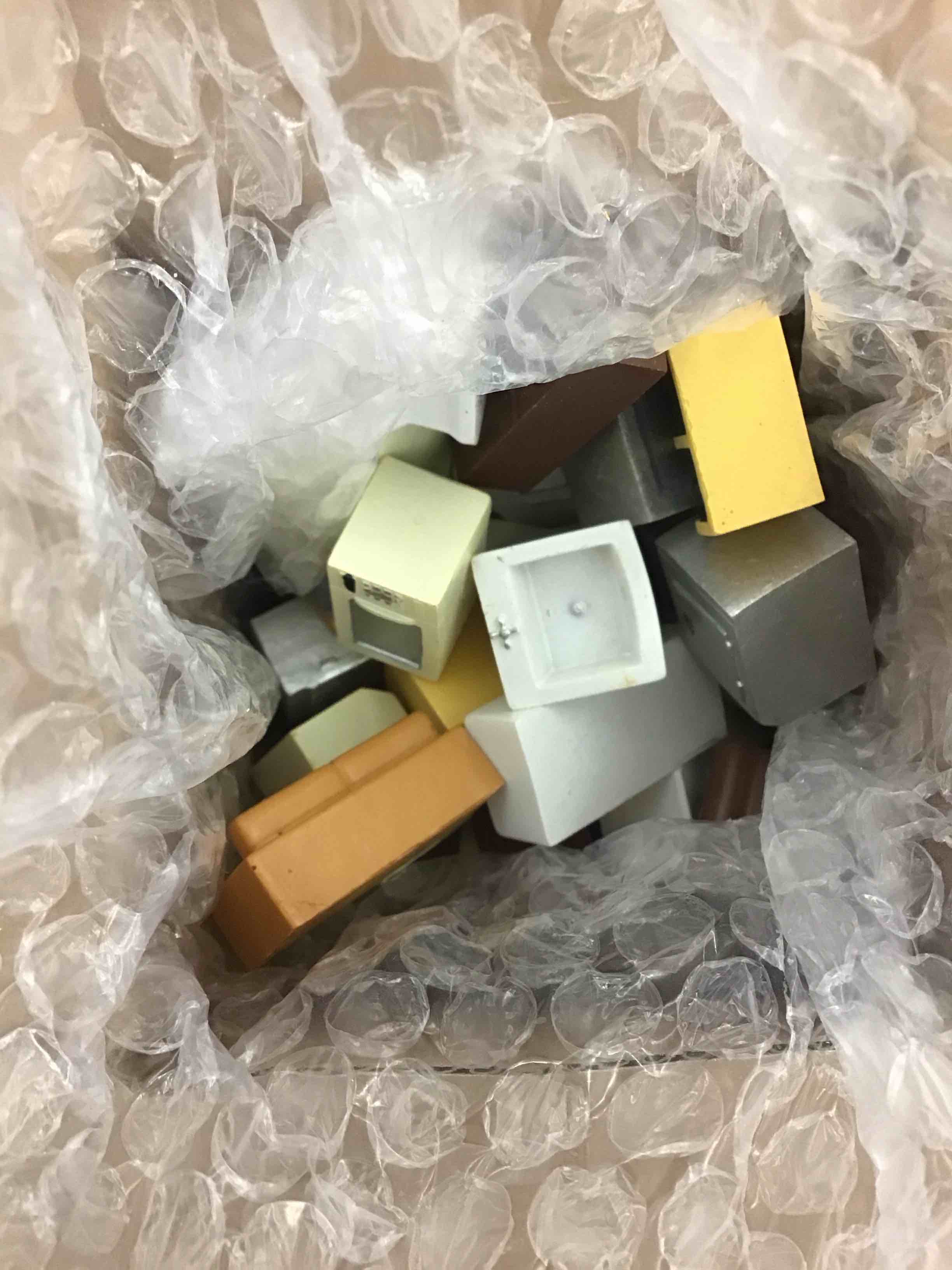 https://s3.amazonaws.com/lotting-images-prod/BoxBids/PPE2248568_1774617113730.jpeg