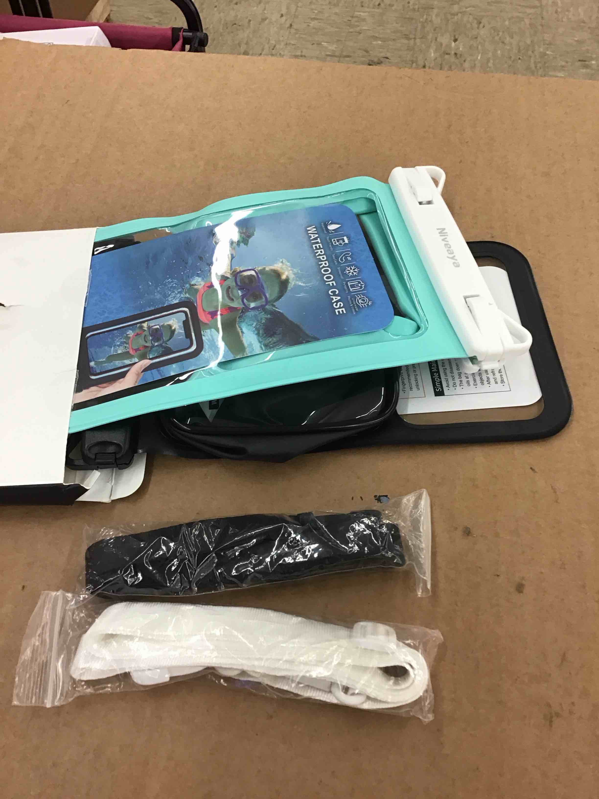 https://s3.amazonaws.com/lotting-images-prod/BoxBids/PPE2248572_1774617461810.jpeg