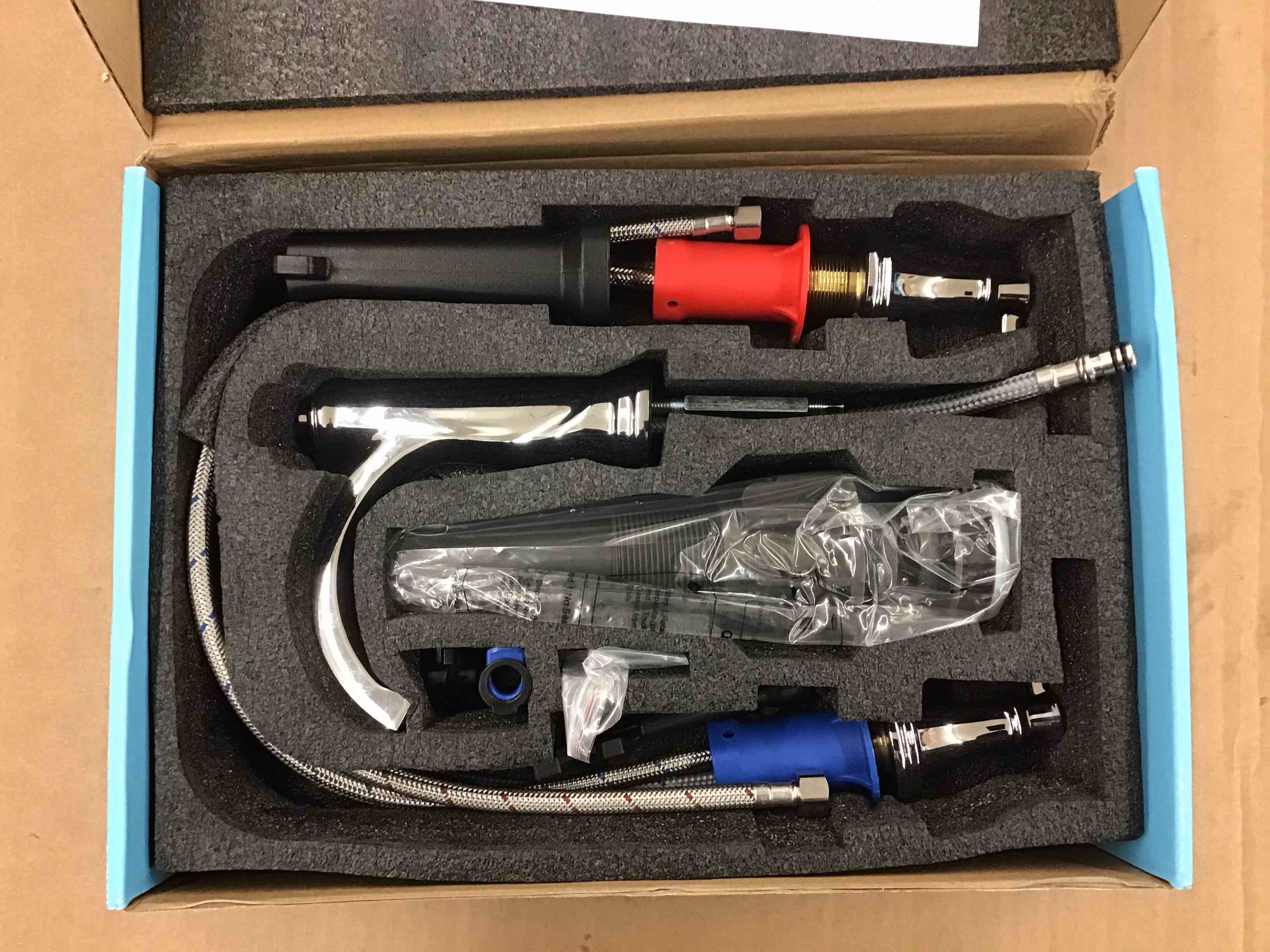 https://s3.amazonaws.com/lotting-images-prod/BoxBids/PPE2248586_1774619210833.jpeg