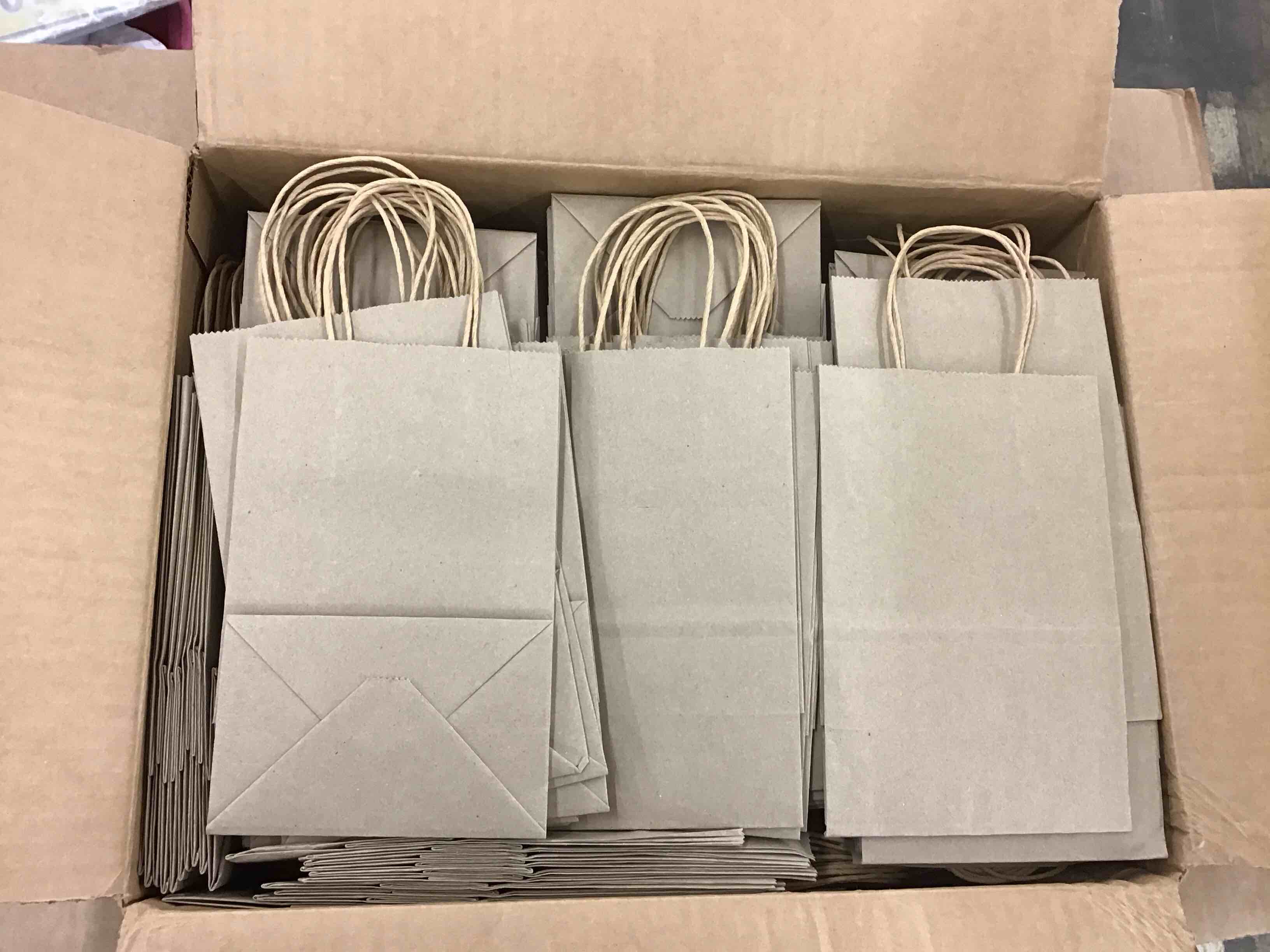 https://s3.amazonaws.com/lotting-images-prod/BoxBids/PPE2248589_1774620328774.jpeg