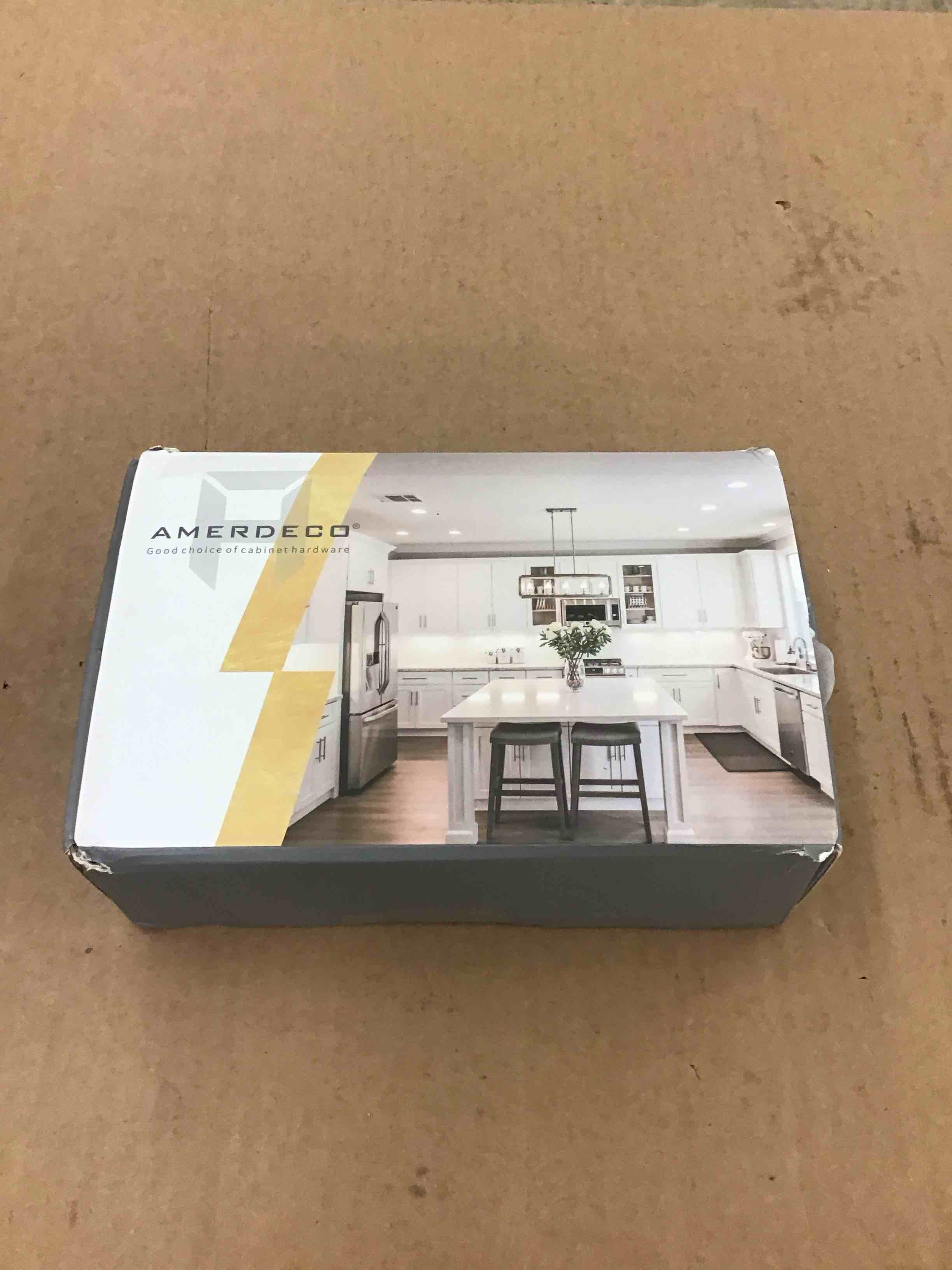 https://s3.amazonaws.com/lotting-images-prod/BoxBids/PPE2248600_1774621784864.jpeg