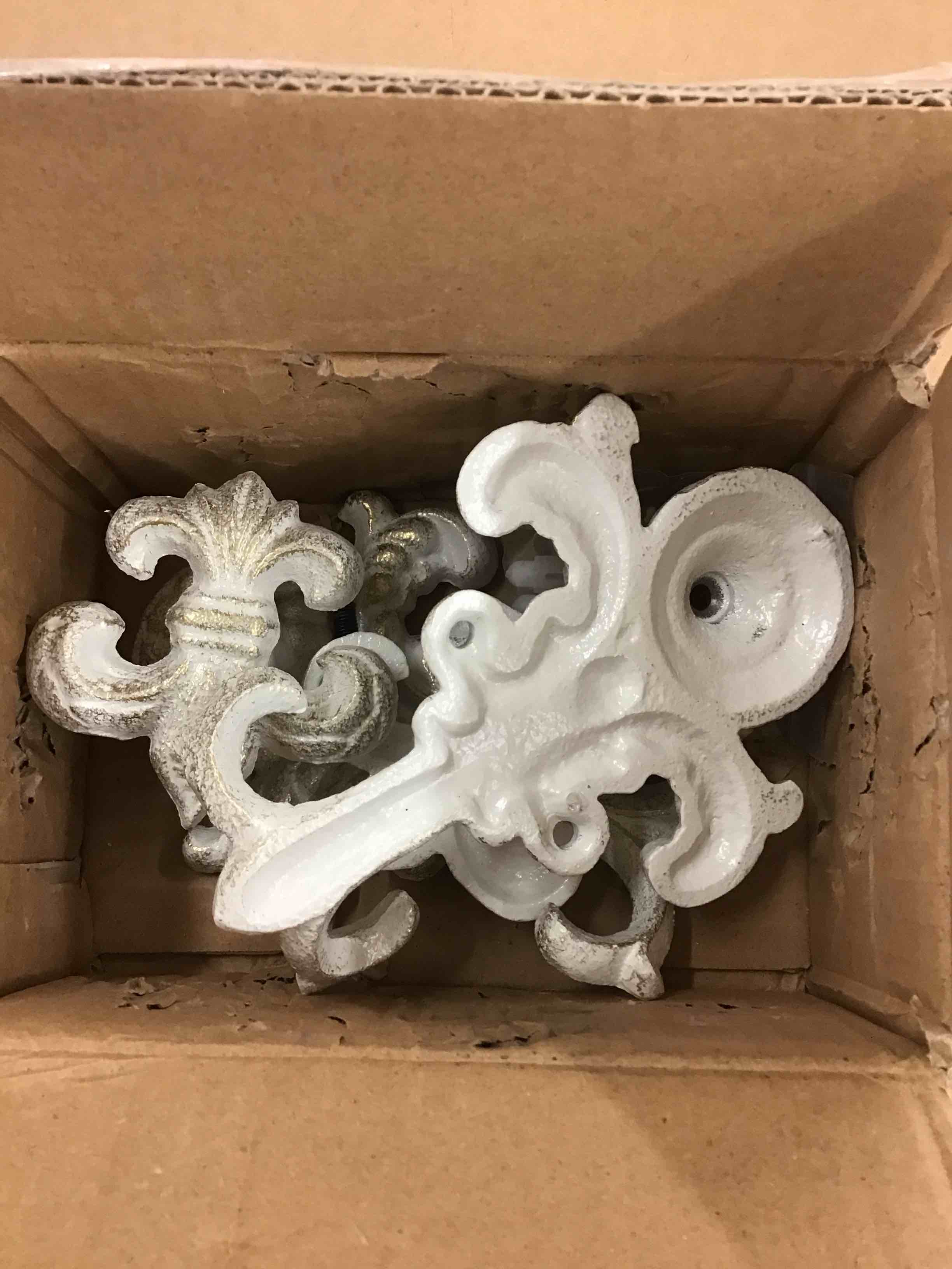 https://s3.amazonaws.com/lotting-images-prod/BoxBids/PPE2248625_1774624643651.jpeg