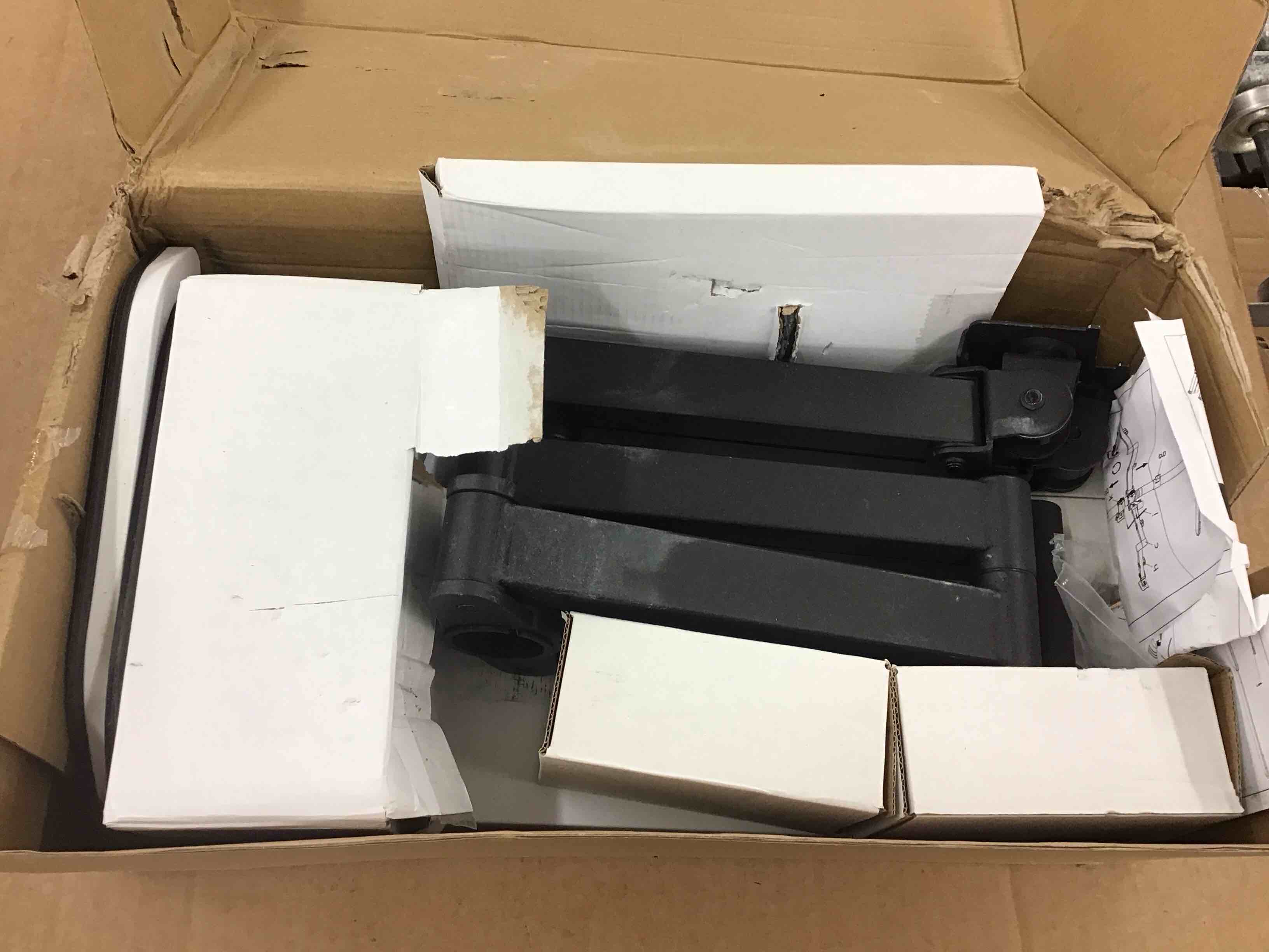 https://s3.amazonaws.com/lotting-images-prod/BoxBids/PPE2248704_1775053507960.jpeg