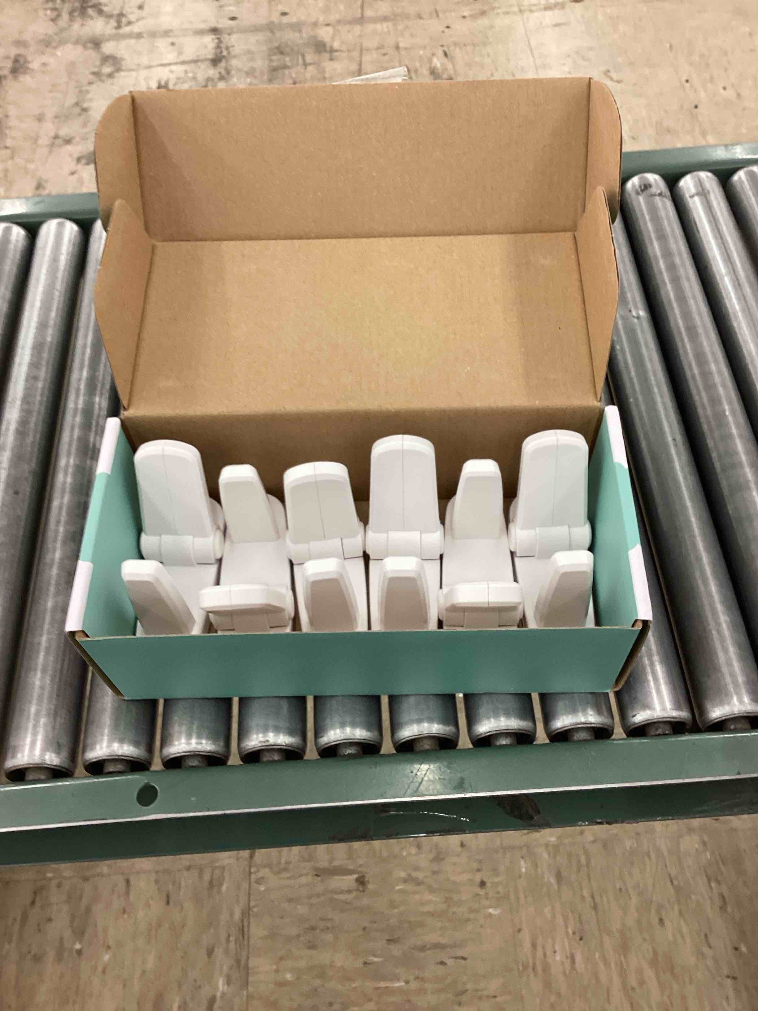 https://s3.amazonaws.com/lotting-images-prod/BoxBids/PPE2248803_1775221262948.jpeg