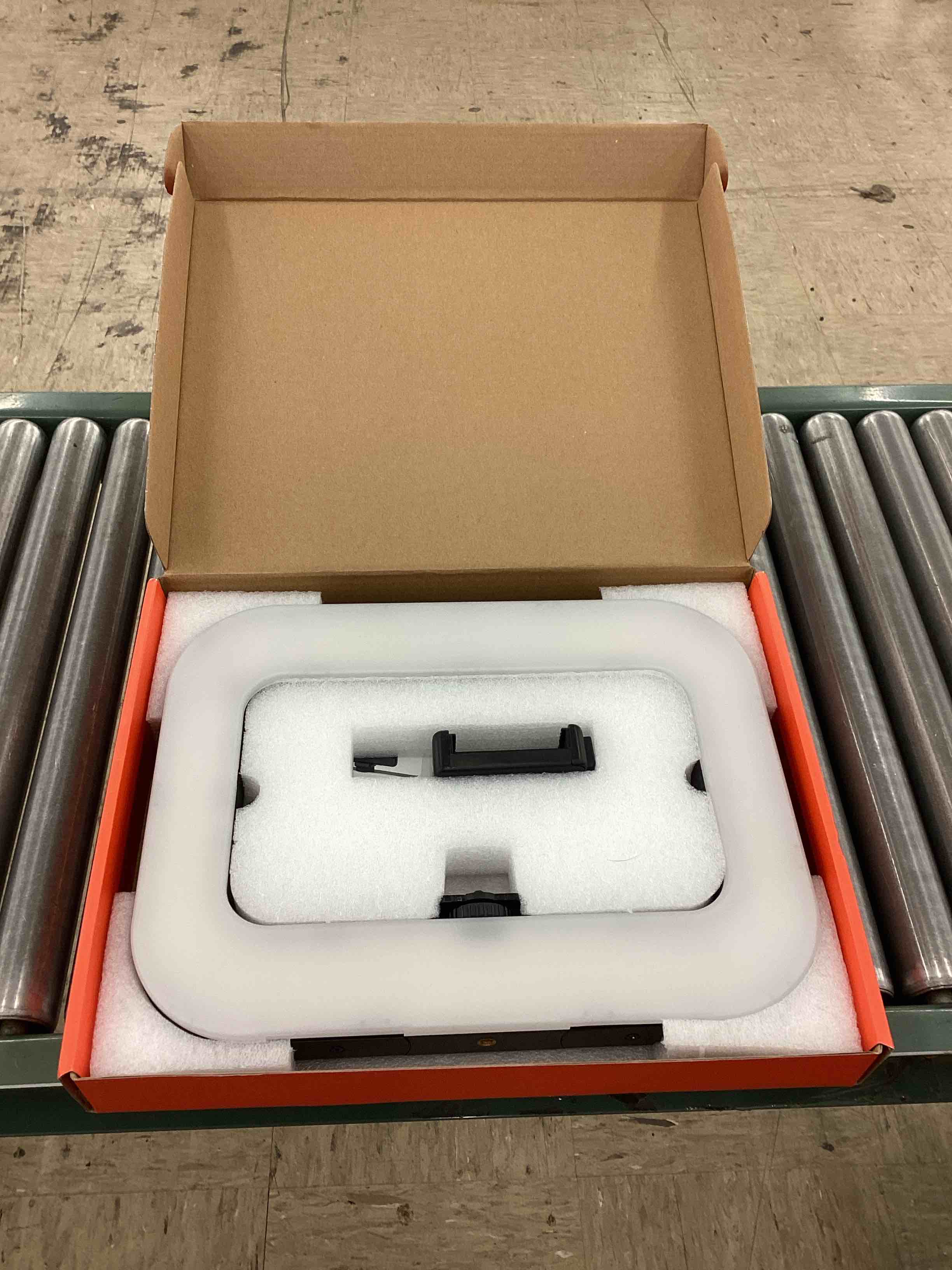 https://s3.amazonaws.com/lotting-images-prod/BoxBids/PPE2248827_1775227222185.jpeg
