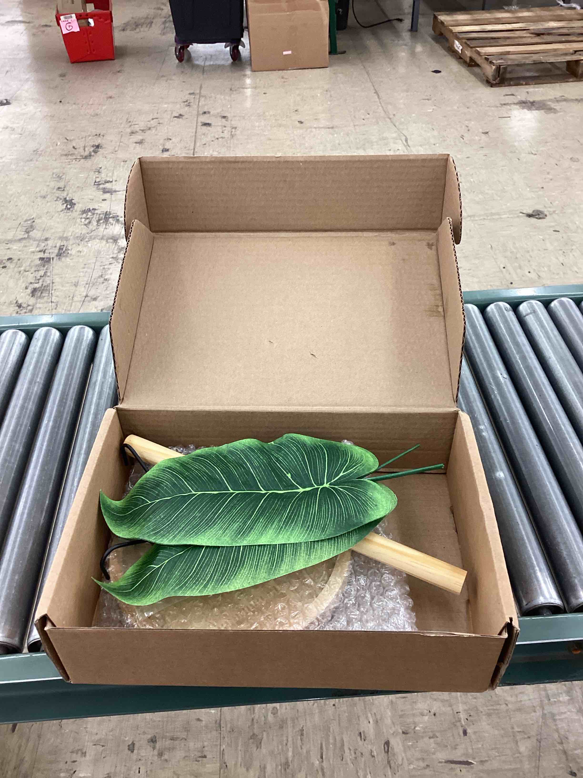 https://s3.amazonaws.com/lotting-images-prod/BoxBids/PPE2248831_1775227584498.jpeg