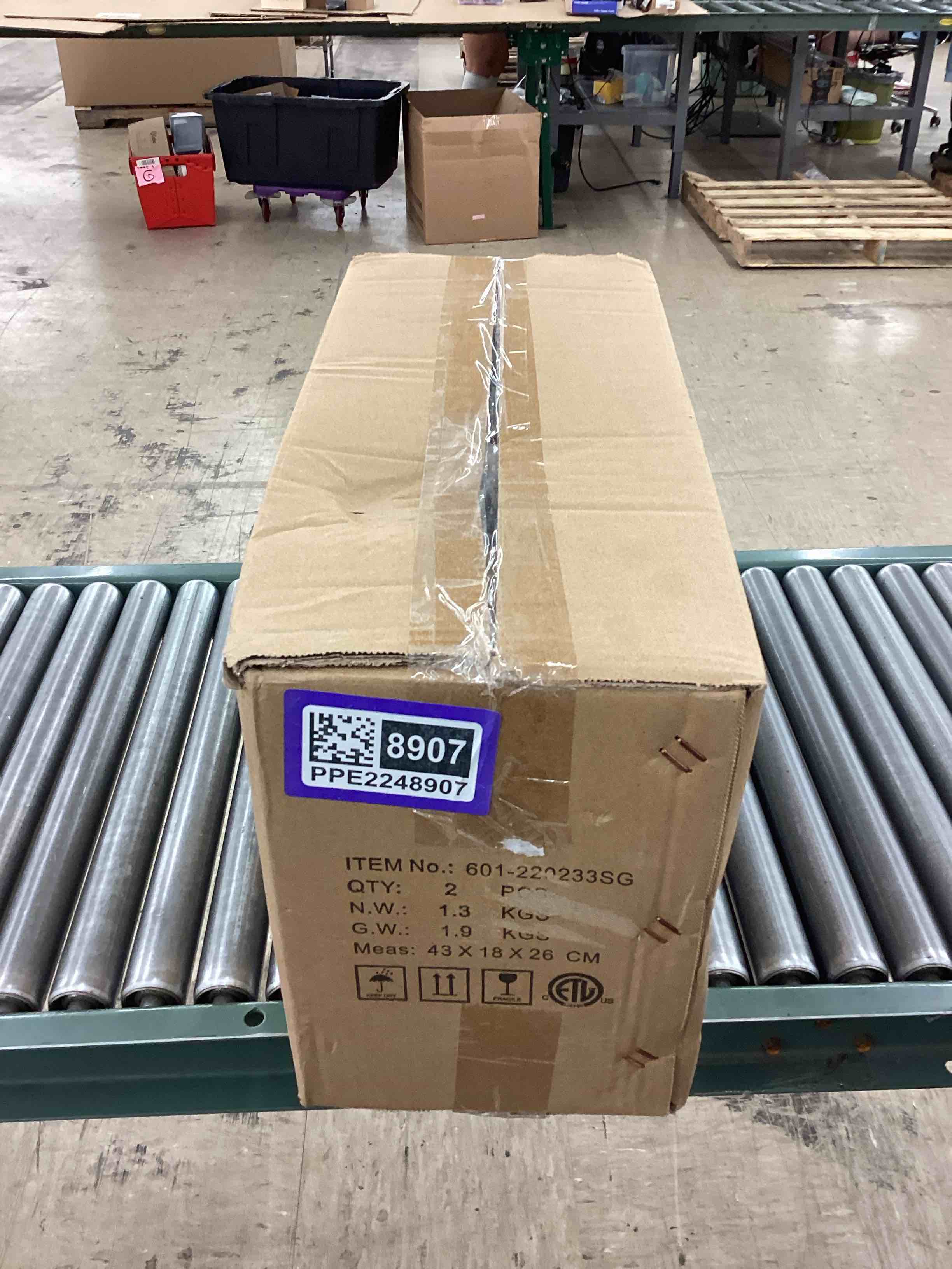 https://s3.amazonaws.com/lotting-images-prod/BoxBids/PPE2248907_1775247339861.jpeg