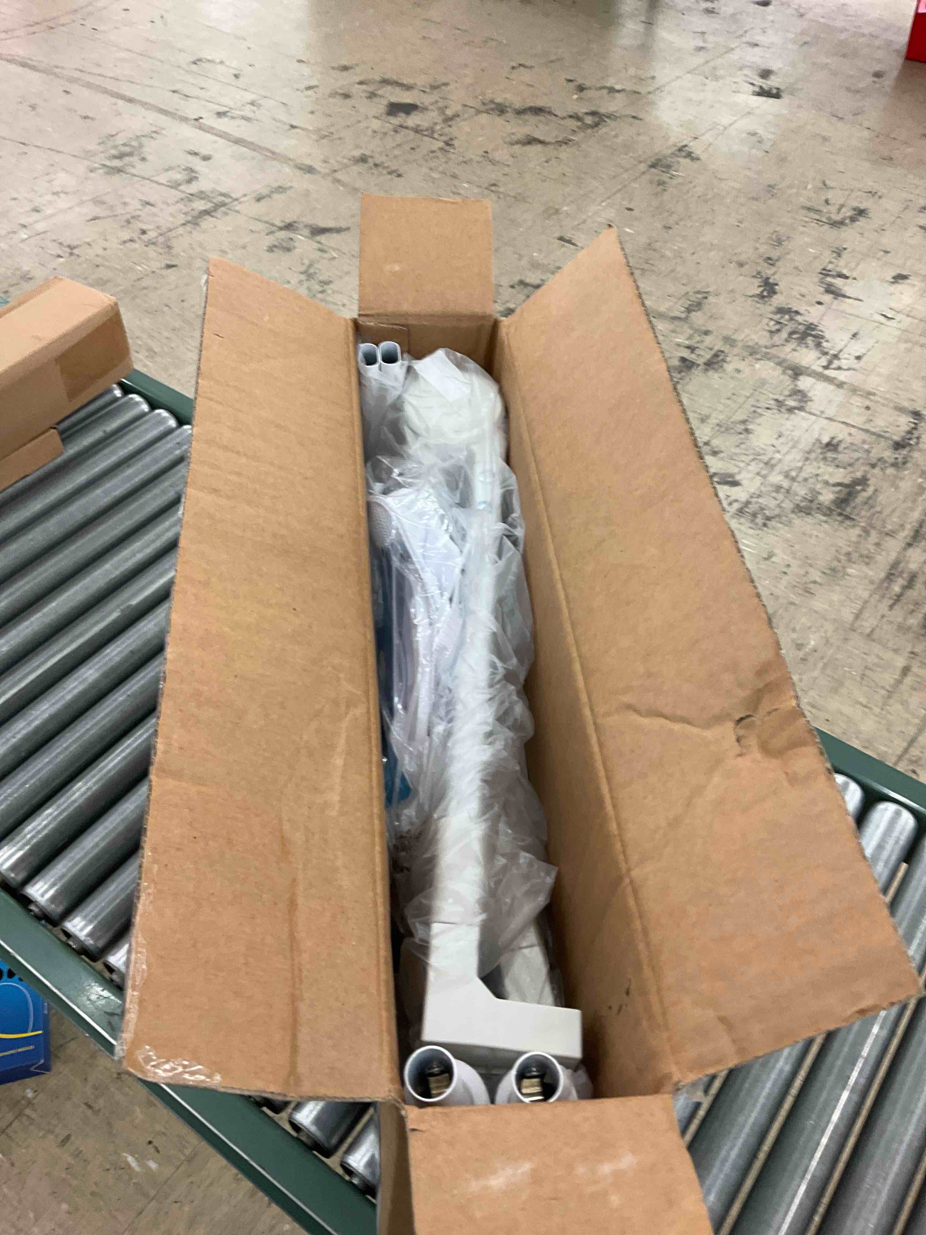 https://s3.amazonaws.com/lotting-images-prod/BoxBids/PPE2248919_1775486382331.jpeg