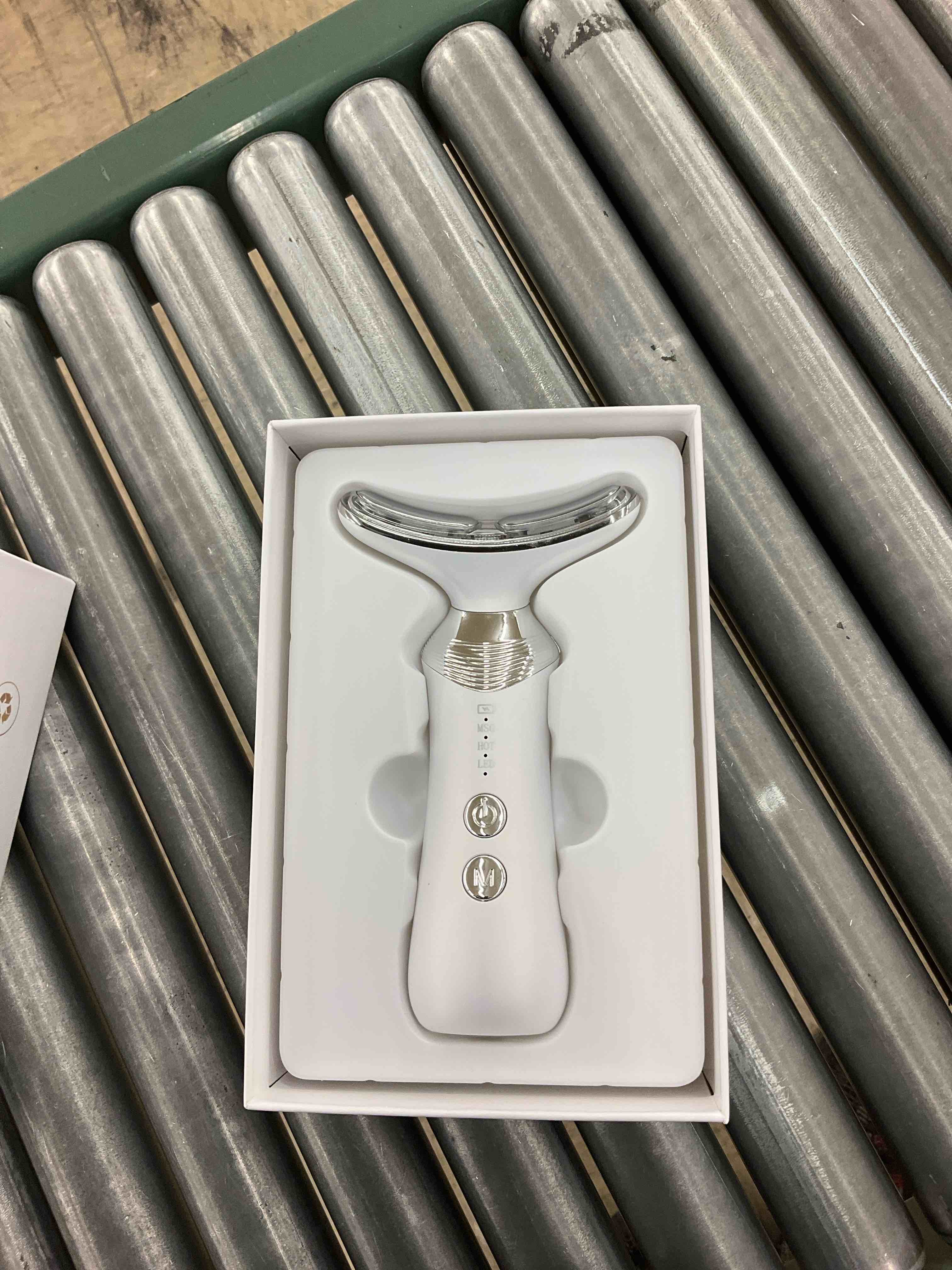 https://s3.amazonaws.com/lotting-images-prod/BoxBids/PPE2248923_1775487184223.jpeg