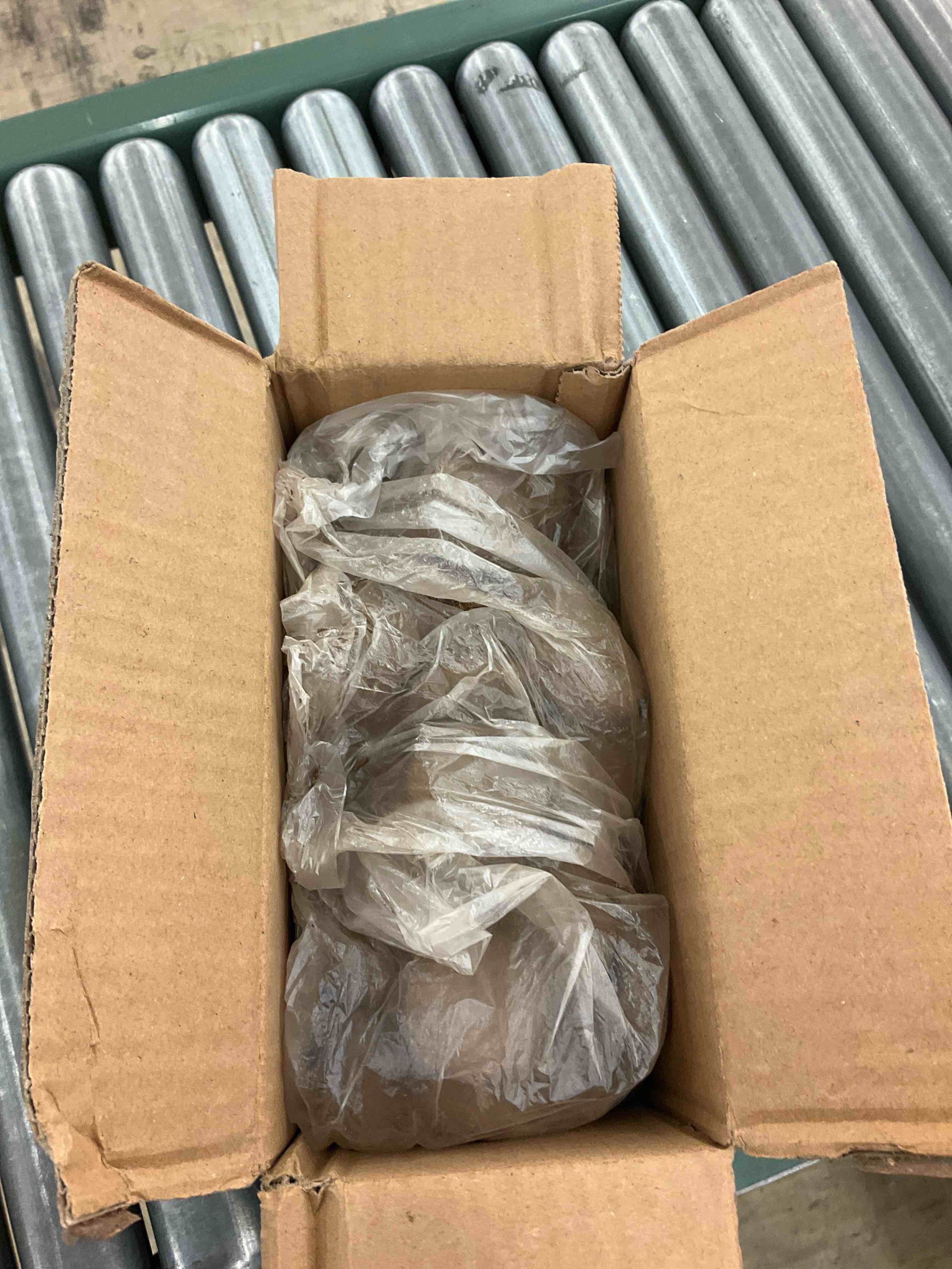 https://s3.amazonaws.com/lotting-images-prod/BoxBids/PPE2248924_1775487477107.jpeg