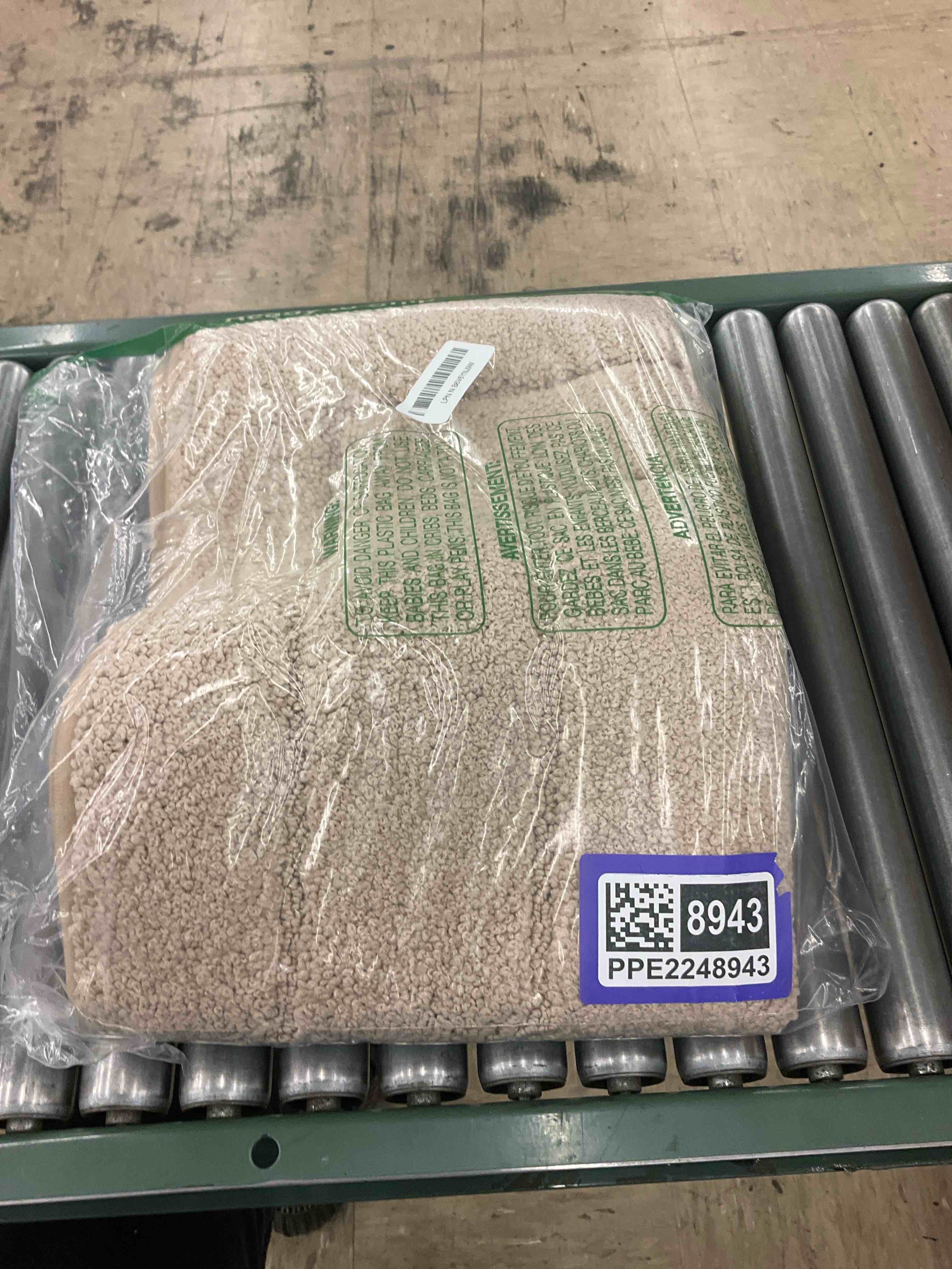 https://s3.amazonaws.com/lotting-images-prod/BoxBids/PPE2248943_1775494334833.jpeg