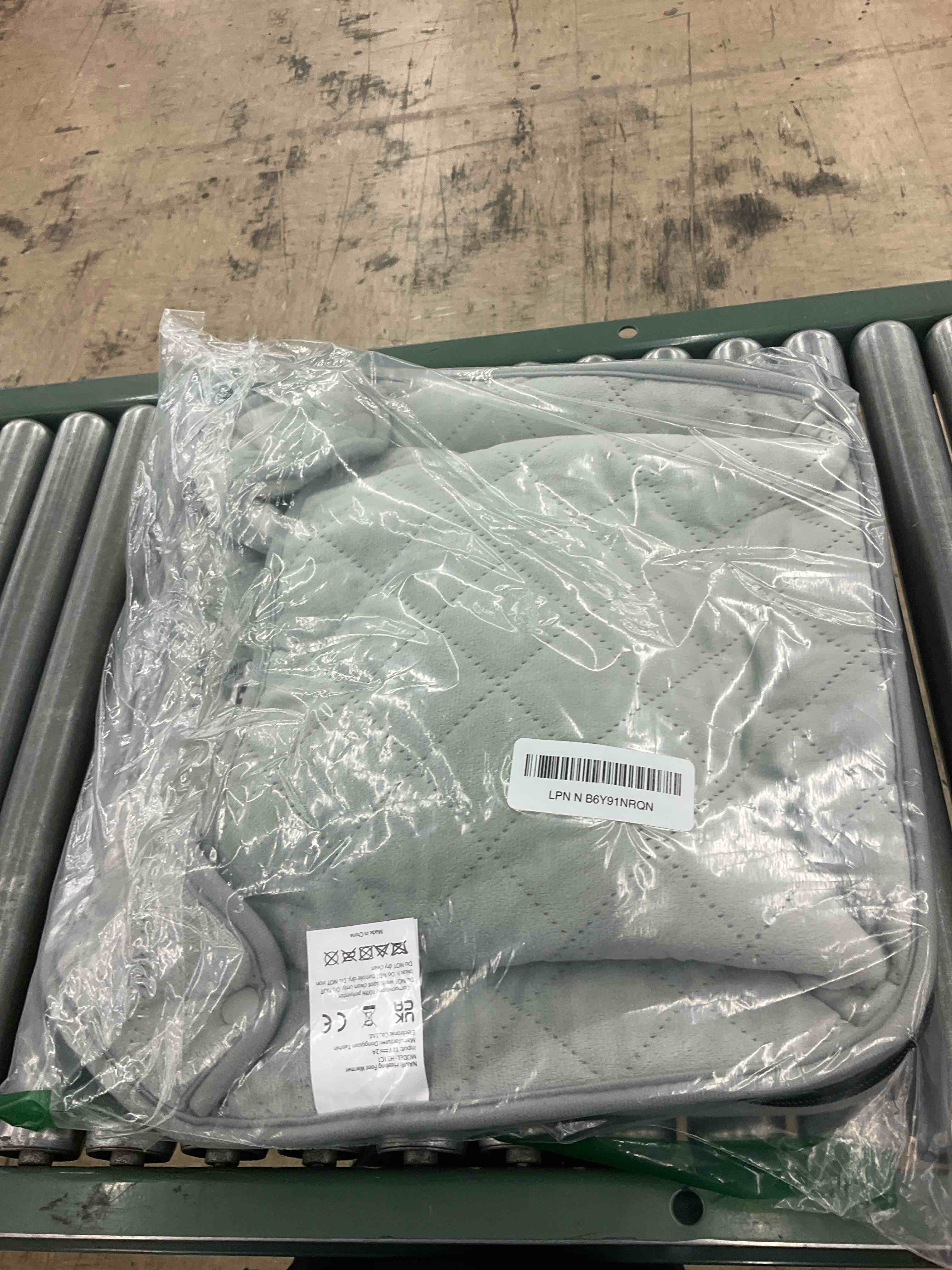 https://s3.amazonaws.com/lotting-images-prod/BoxBids/PPE2248944_1775494259445.jpeg