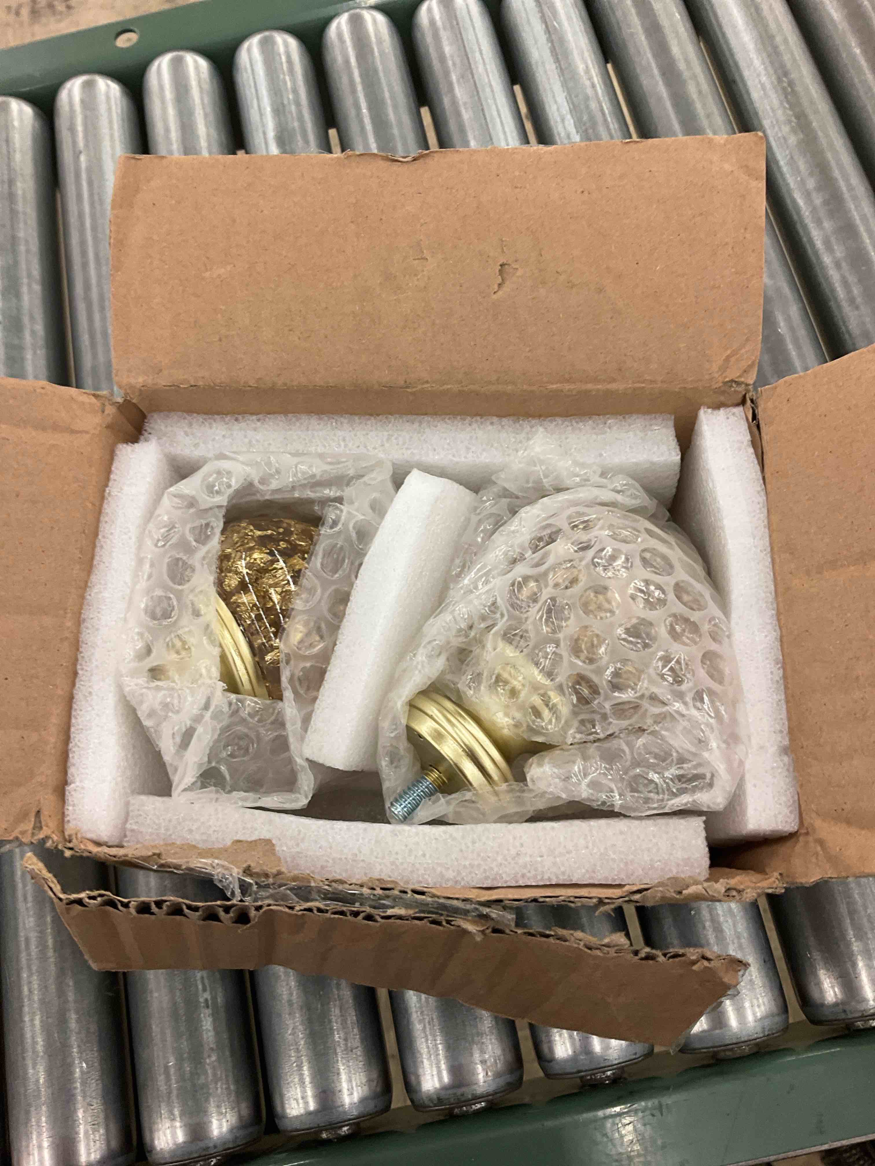 https://s3.amazonaws.com/lotting-images-prod/BoxBids/PPE2248949_1775495240798.jpeg