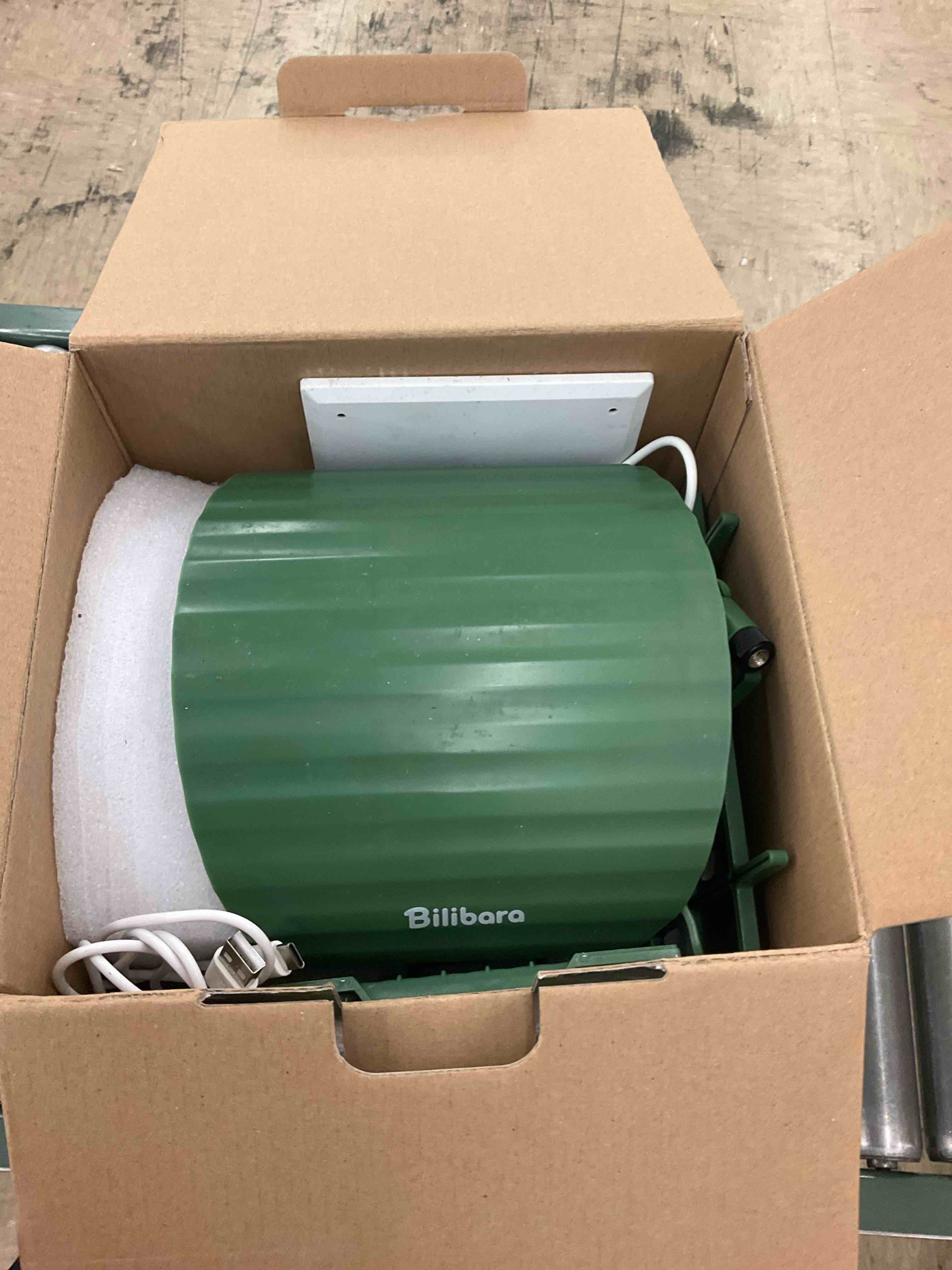 https://s3.amazonaws.com/lotting-images-prod/BoxBids/PPE2248982_1775504450841.jpeg