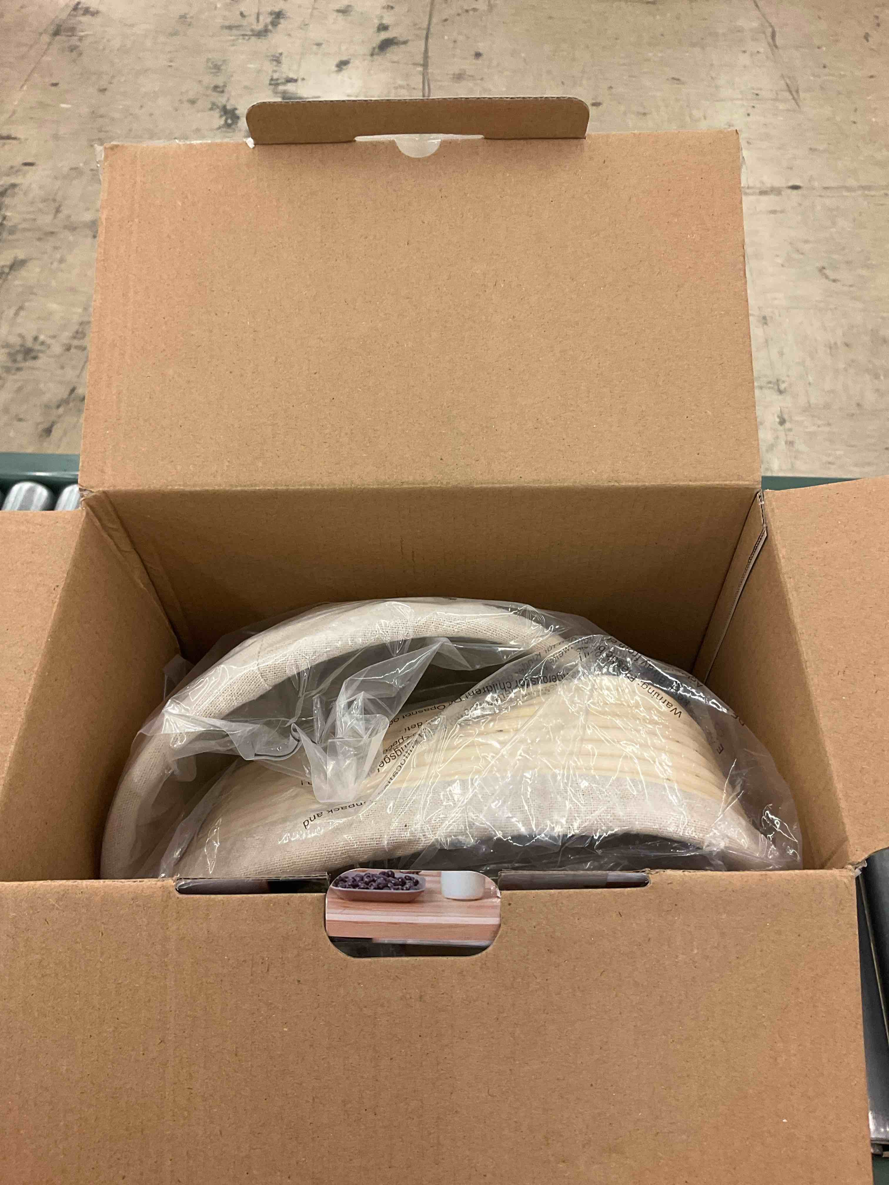 https://s3.amazonaws.com/lotting-images-prod/BoxBids/PPE2248991_1775505133502.jpeg