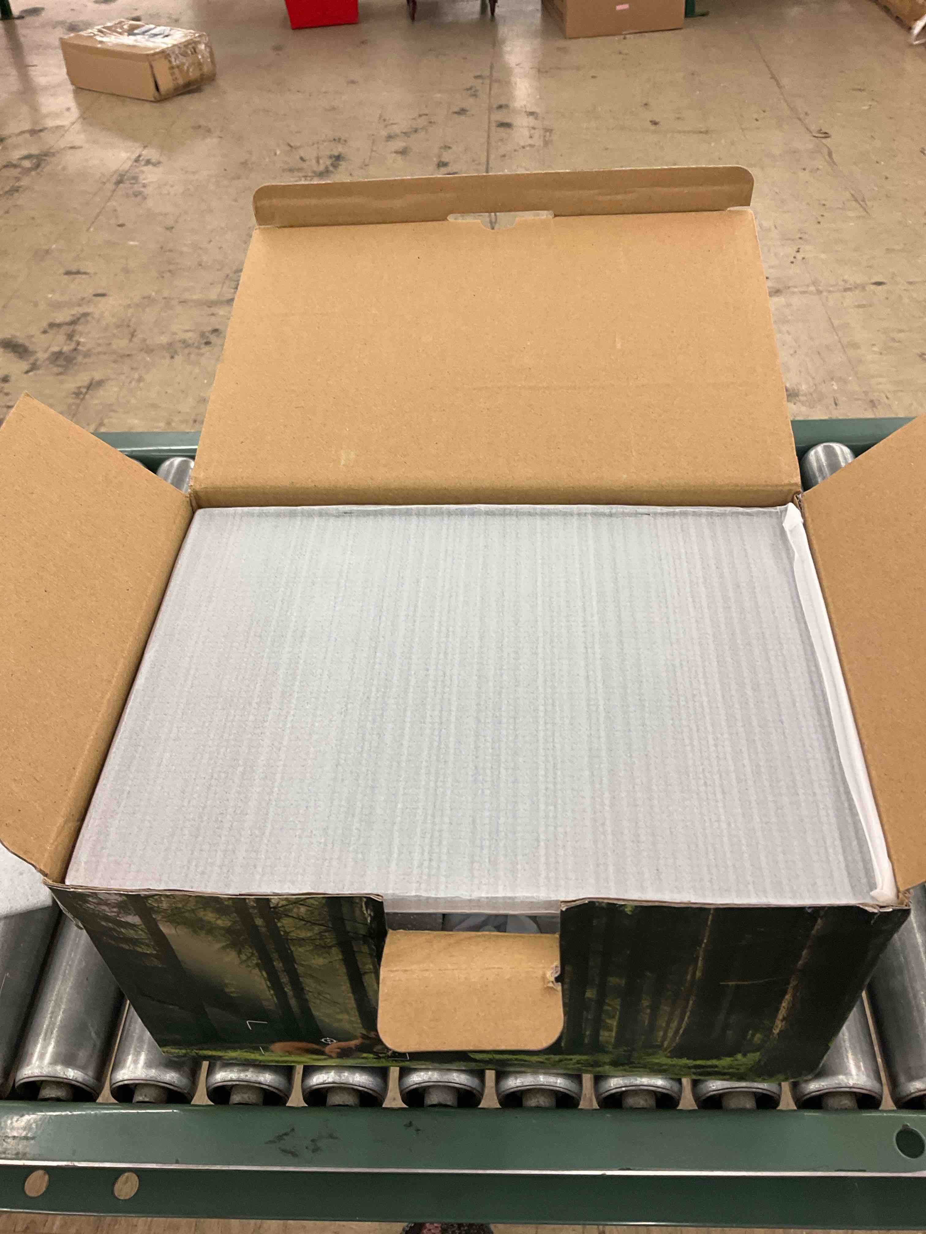 https://s3.amazonaws.com/lotting-images-prod/BoxBids/PPE2249016_1775570296070.jpeg