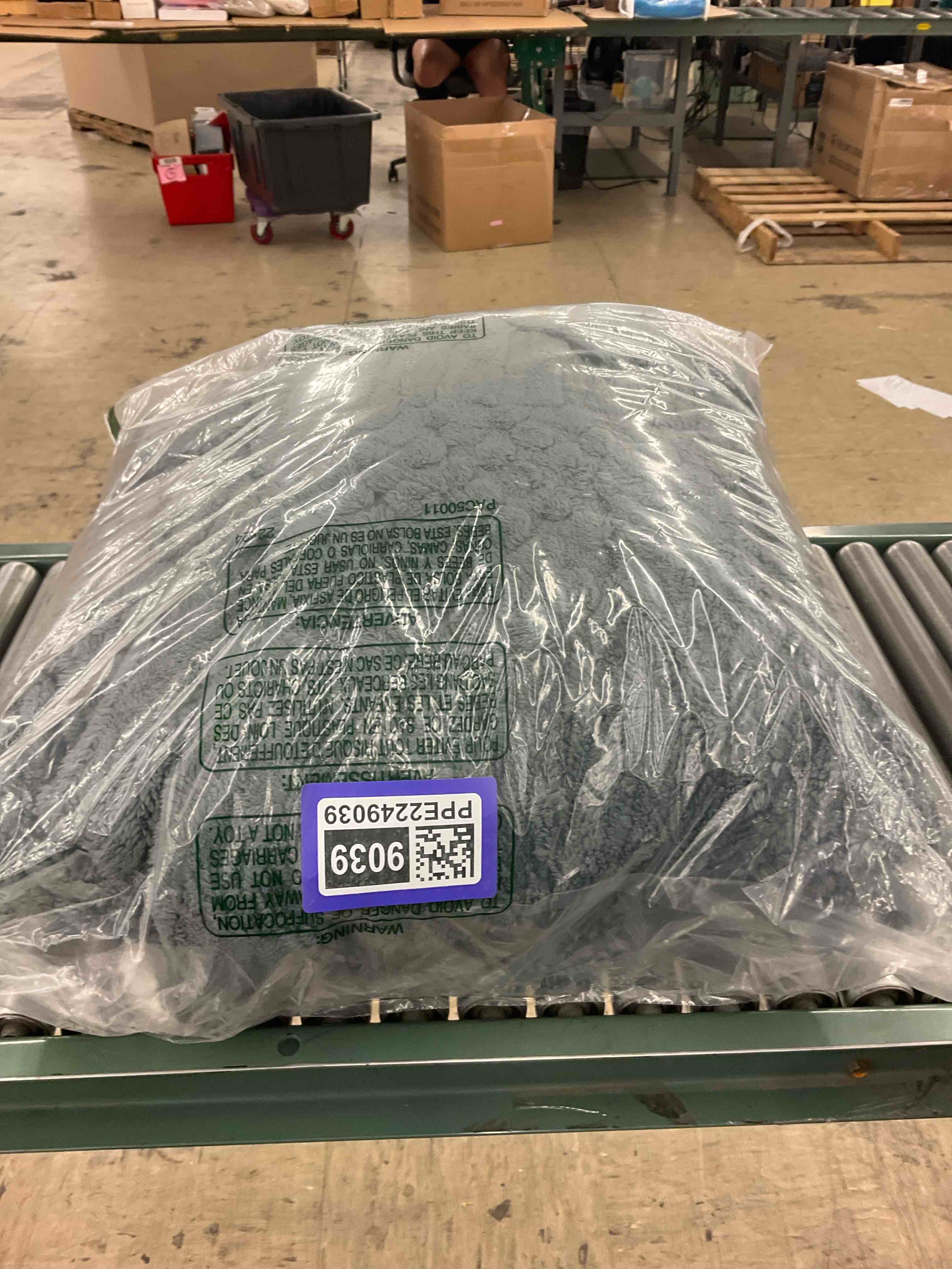 https://s3.amazonaws.com/lotting-images-prod/BoxBids/PPE2249039_1775576763605.jpeg