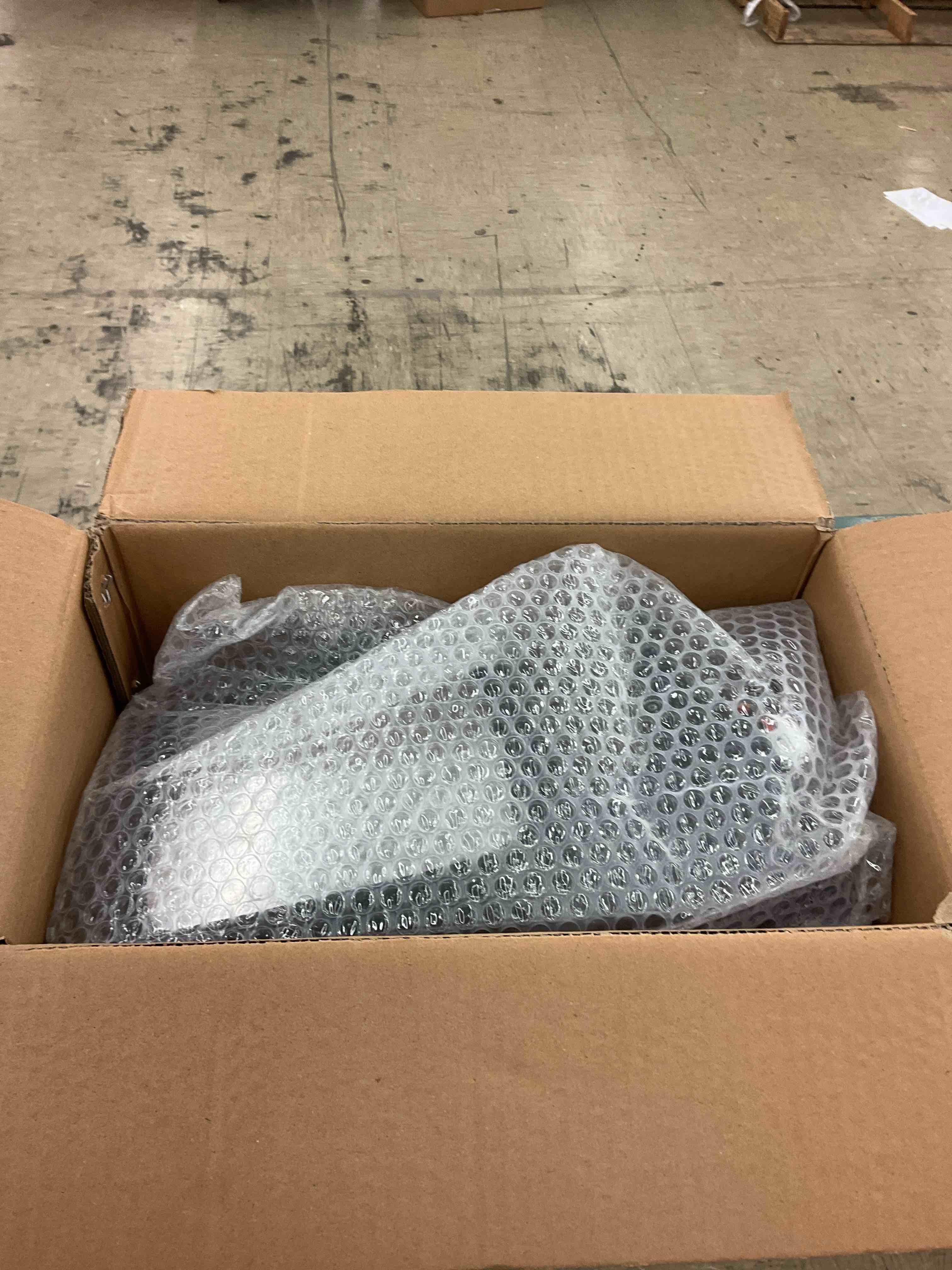 https://s3.amazonaws.com/lotting-images-prod/BoxBids/PPE2249059_1775579619758.jpeg