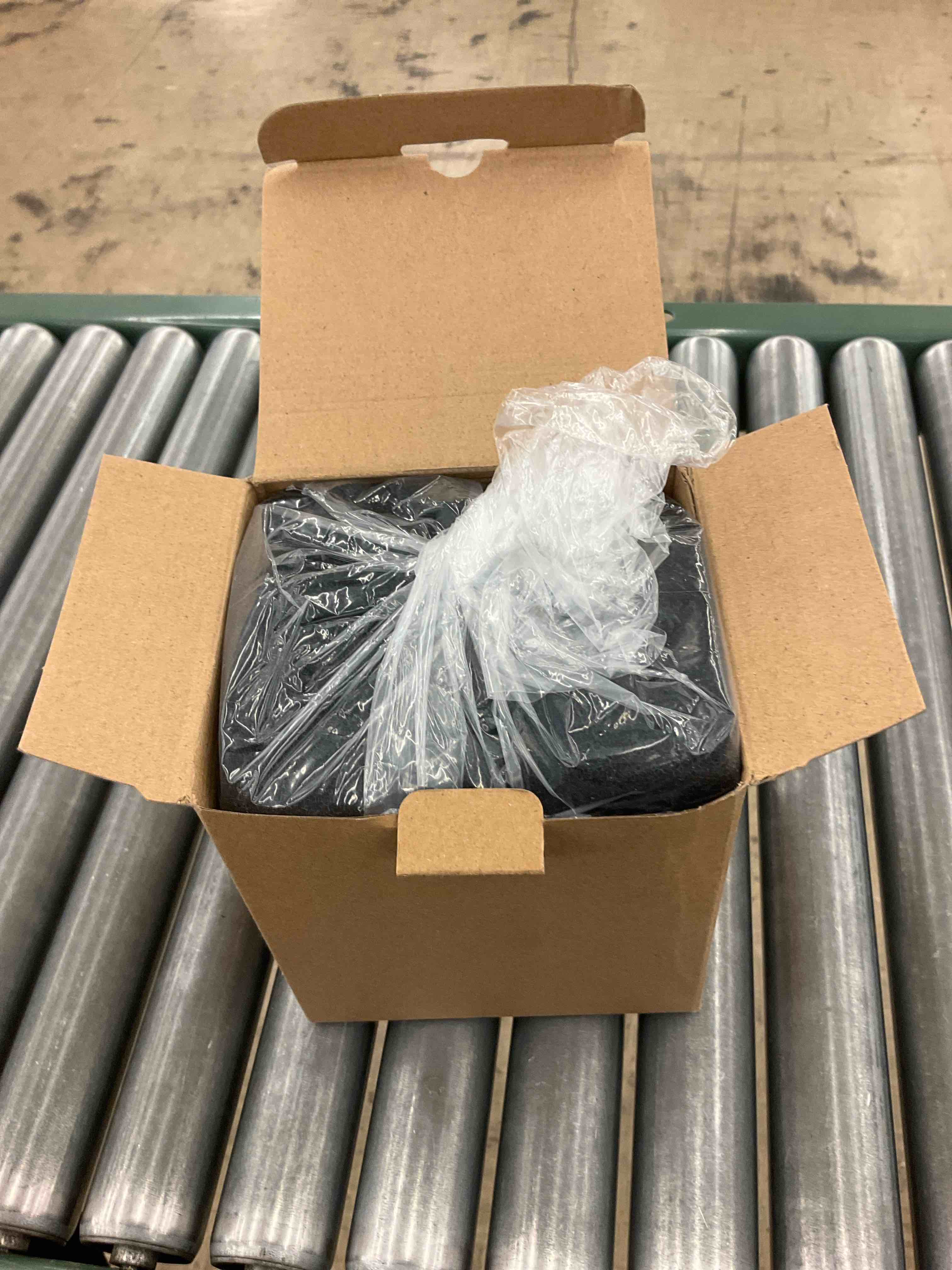 https://s3.amazonaws.com/lotting-images-prod/BoxBids/PPE2249071_1775581175874.jpeg