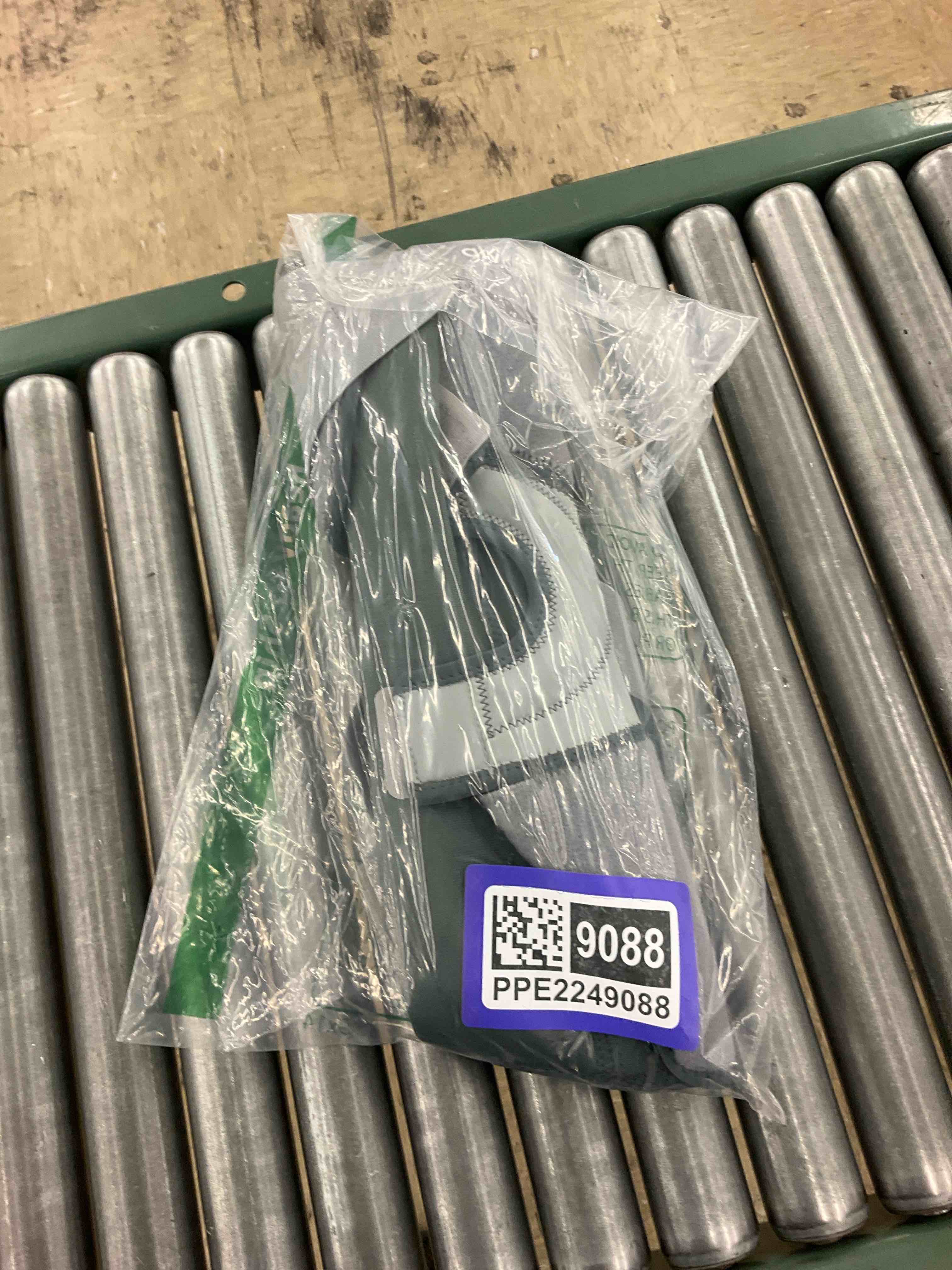 https://s3.amazonaws.com/lotting-images-prod/BoxBids/PPE2249088_1775587416855.jpeg