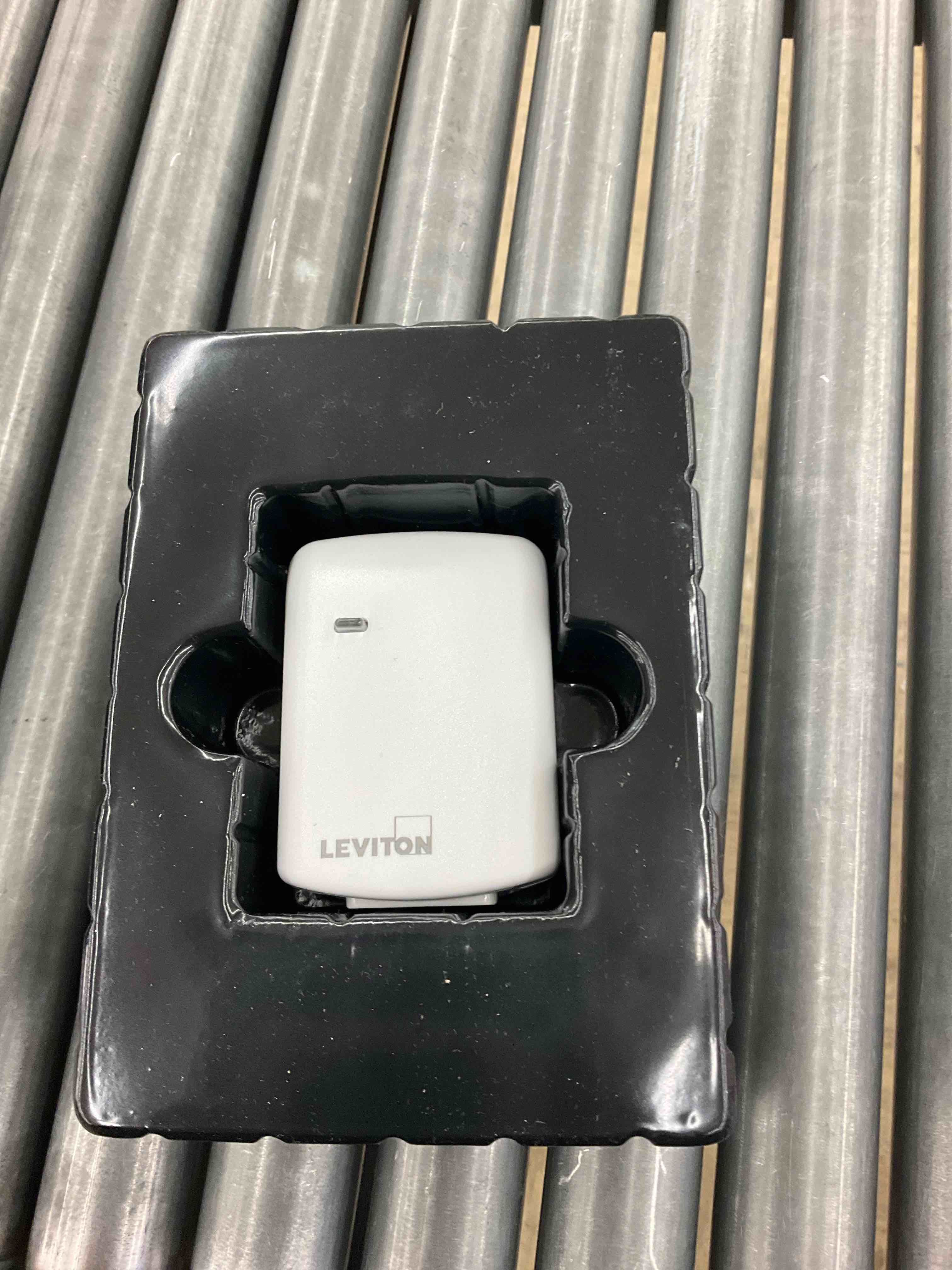 https://s3.amazonaws.com/lotting-images-prod/BoxBids/PPE2249132_1775653772305.jpeg