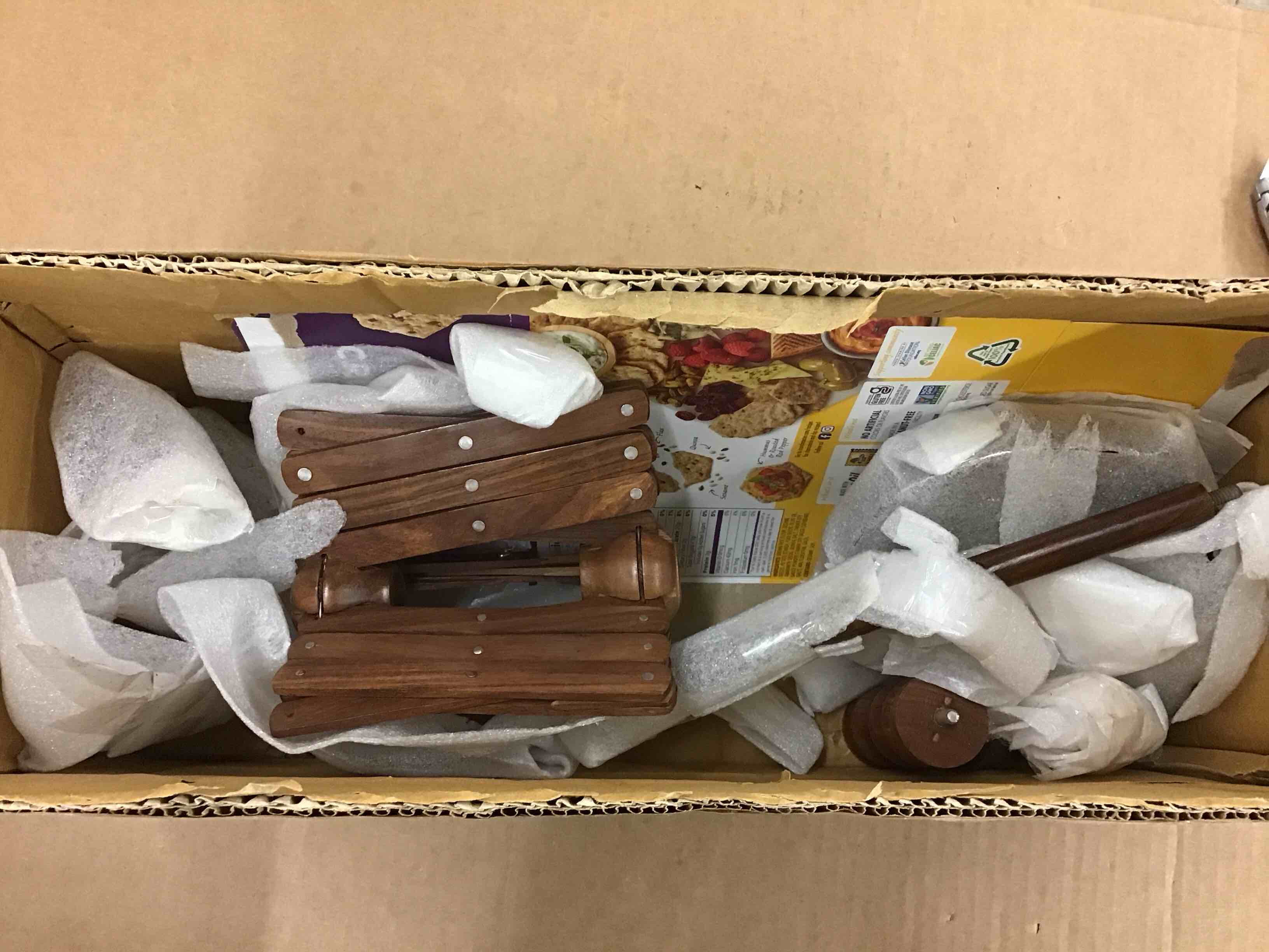 https://s3.amazonaws.com/lotting-images-prod/BoxBids/PPE2249169_1777467836692.jpeg