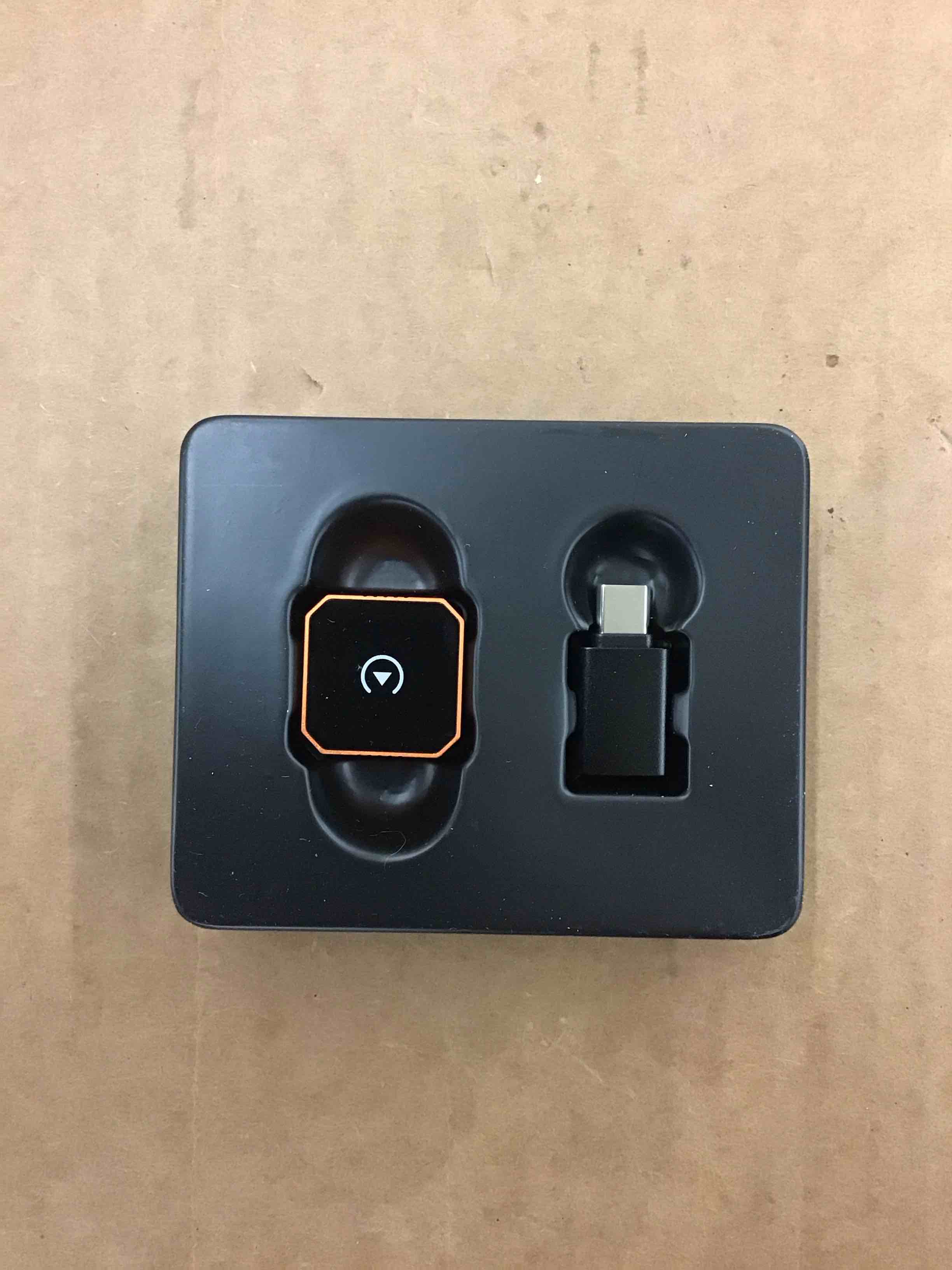 https://s3.amazonaws.com/lotting-images-prod/BoxBids/PPE2249251_1777475674359.jpeg
