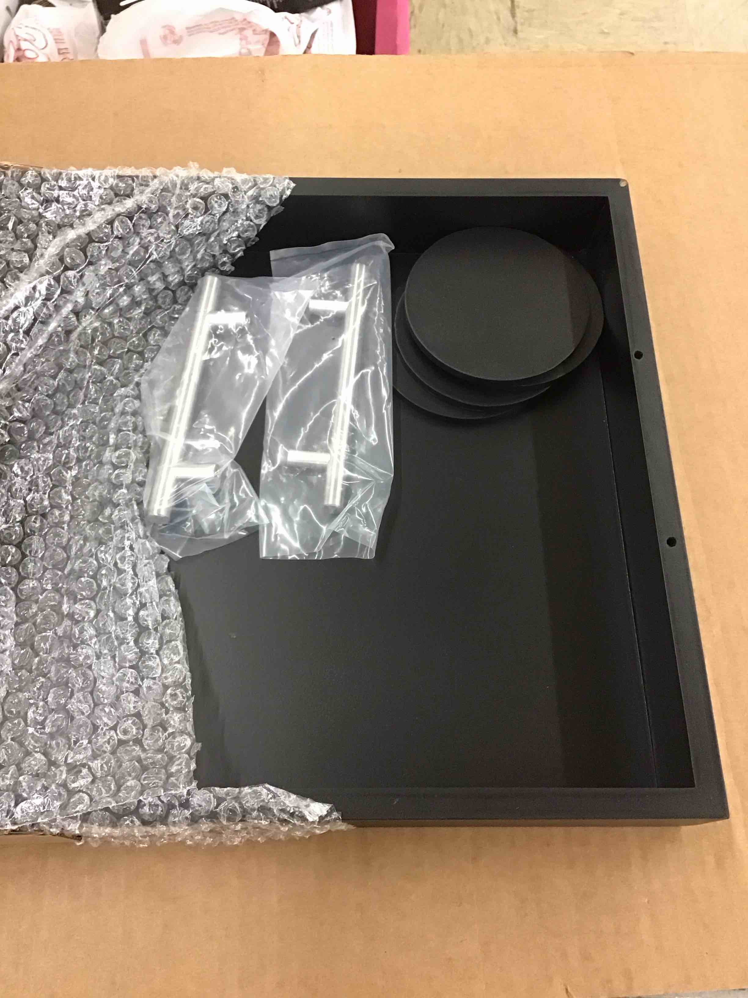 https://s3.amazonaws.com/lotting-images-prod/BoxBids/PPE2249344_1777489041585.jpeg