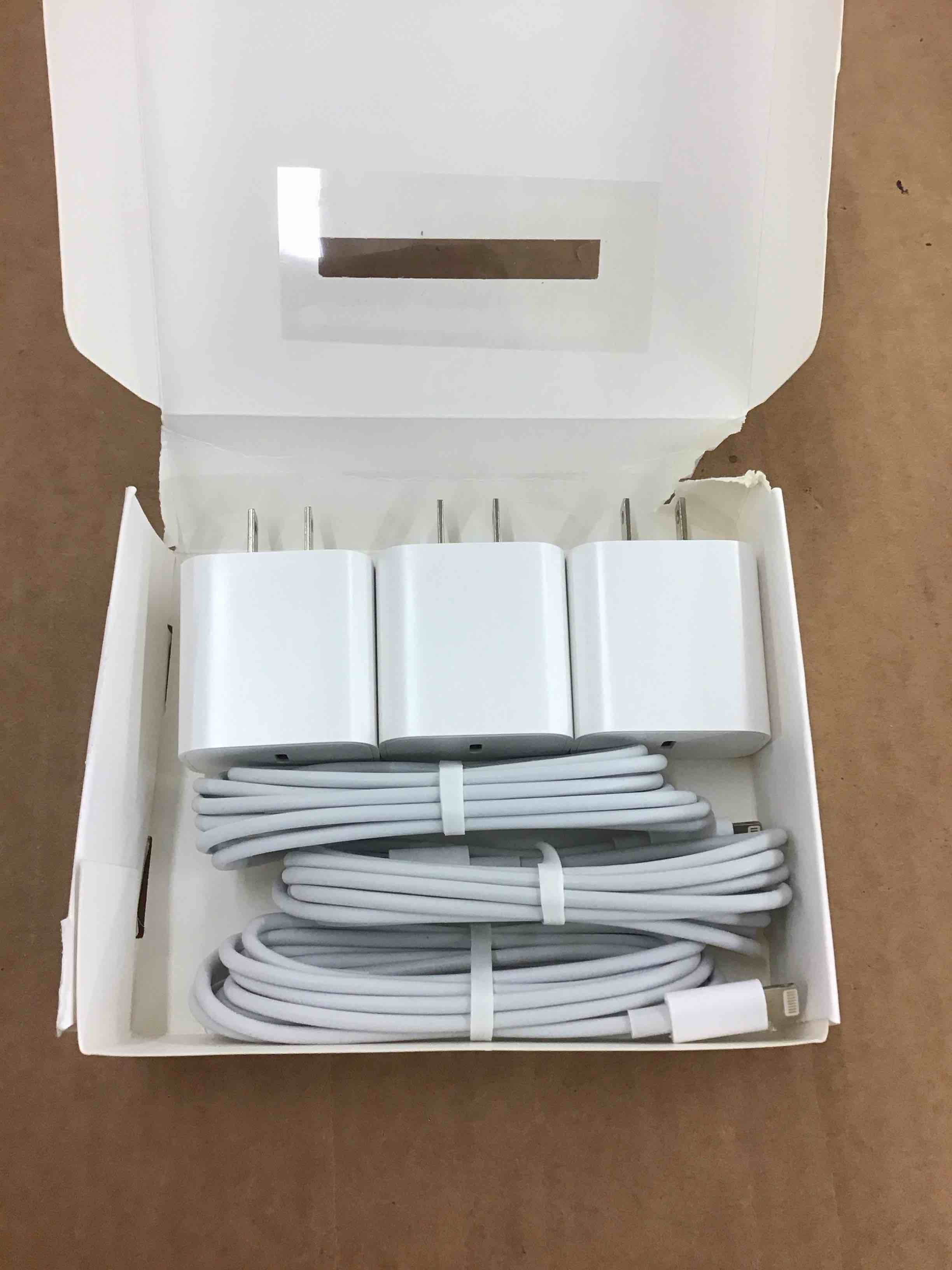 https://s3.amazonaws.com/lotting-images-prod/BoxBids/PPE2249384_1777493142142.jpeg
