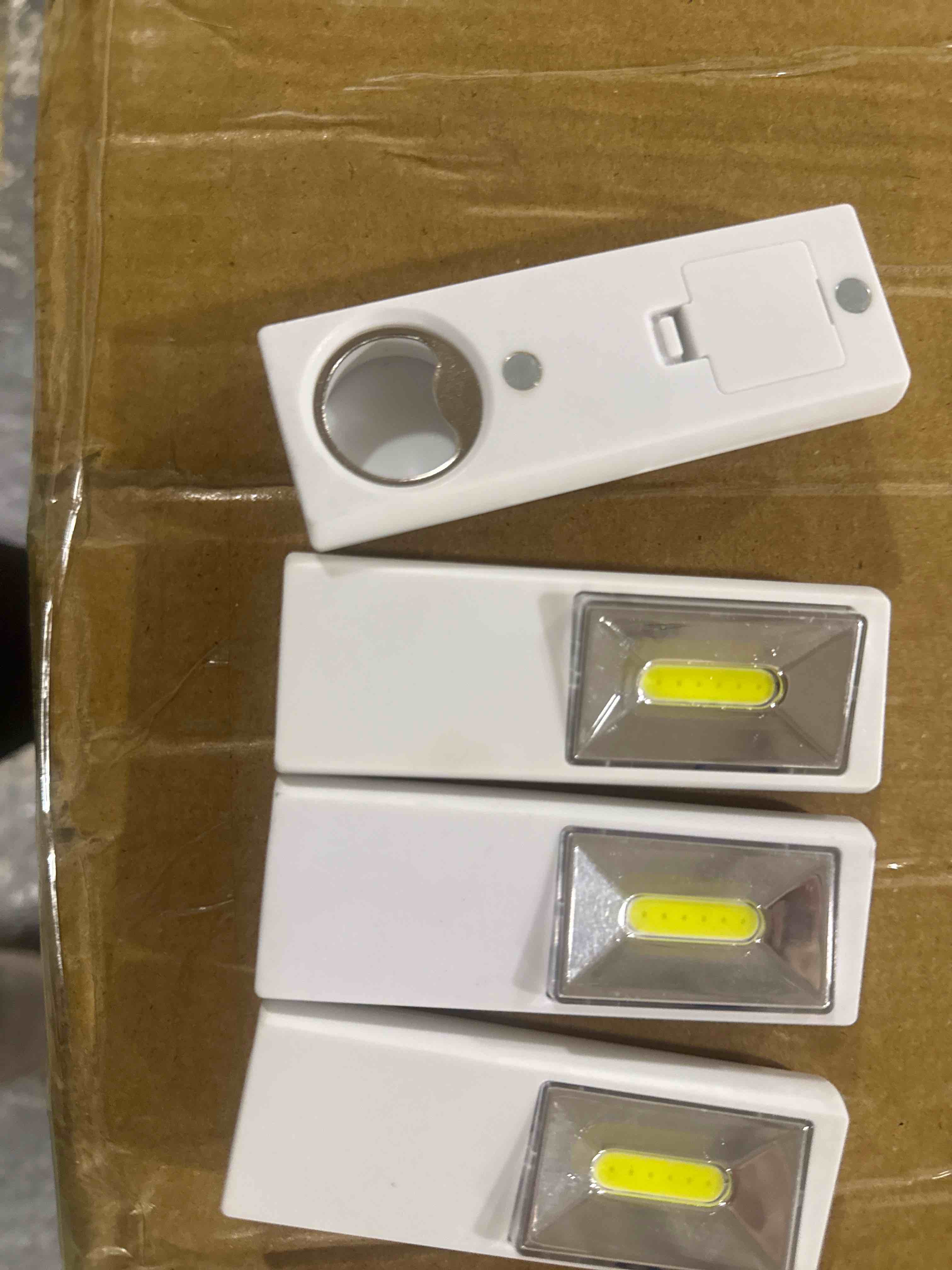 Condition photo showing New/Like New for 4 pack cob led keychain work light