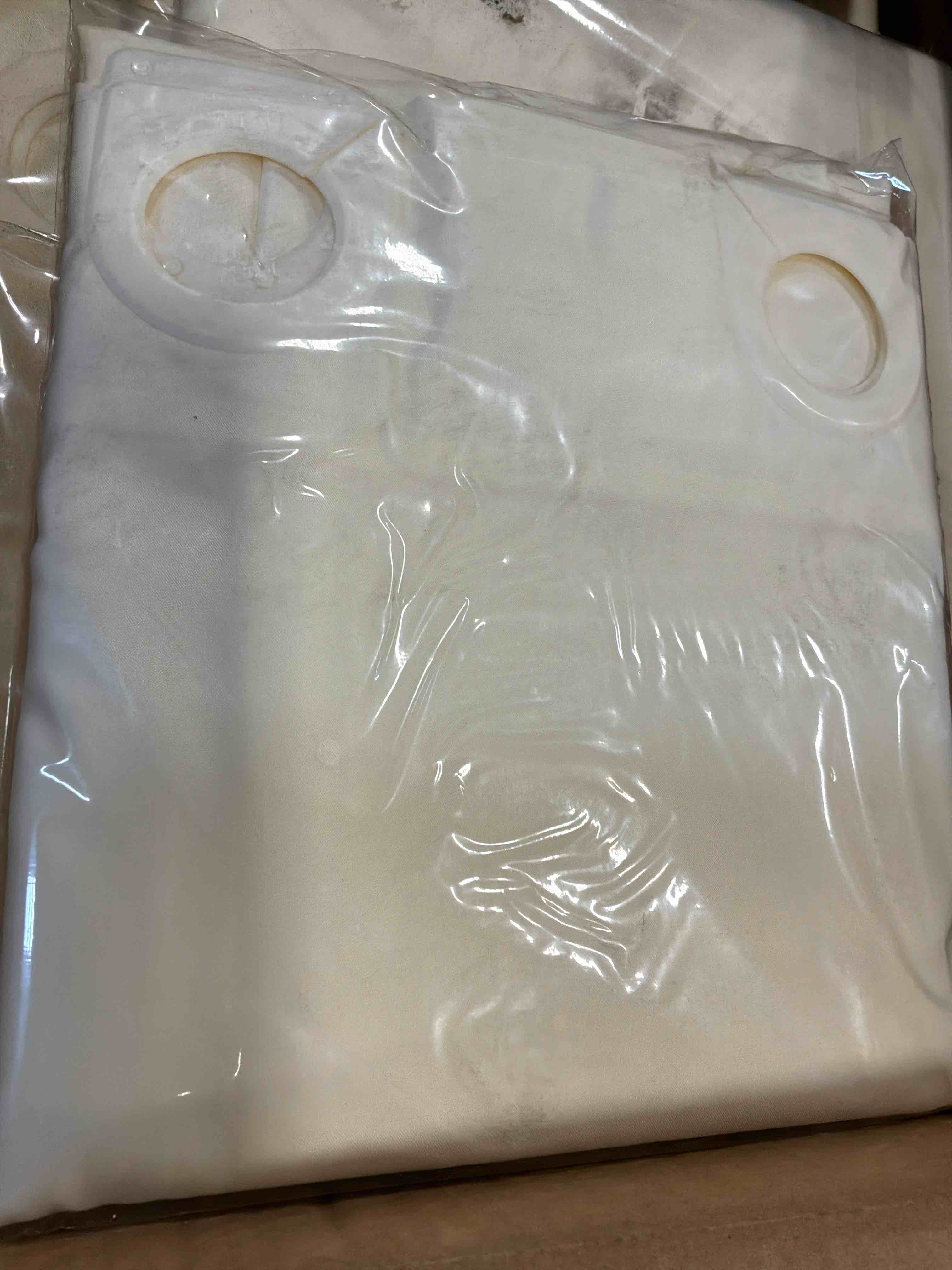 https://s3.amazonaws.com/lotting-images-prod/Curtainshower_1783614519427.jpeg