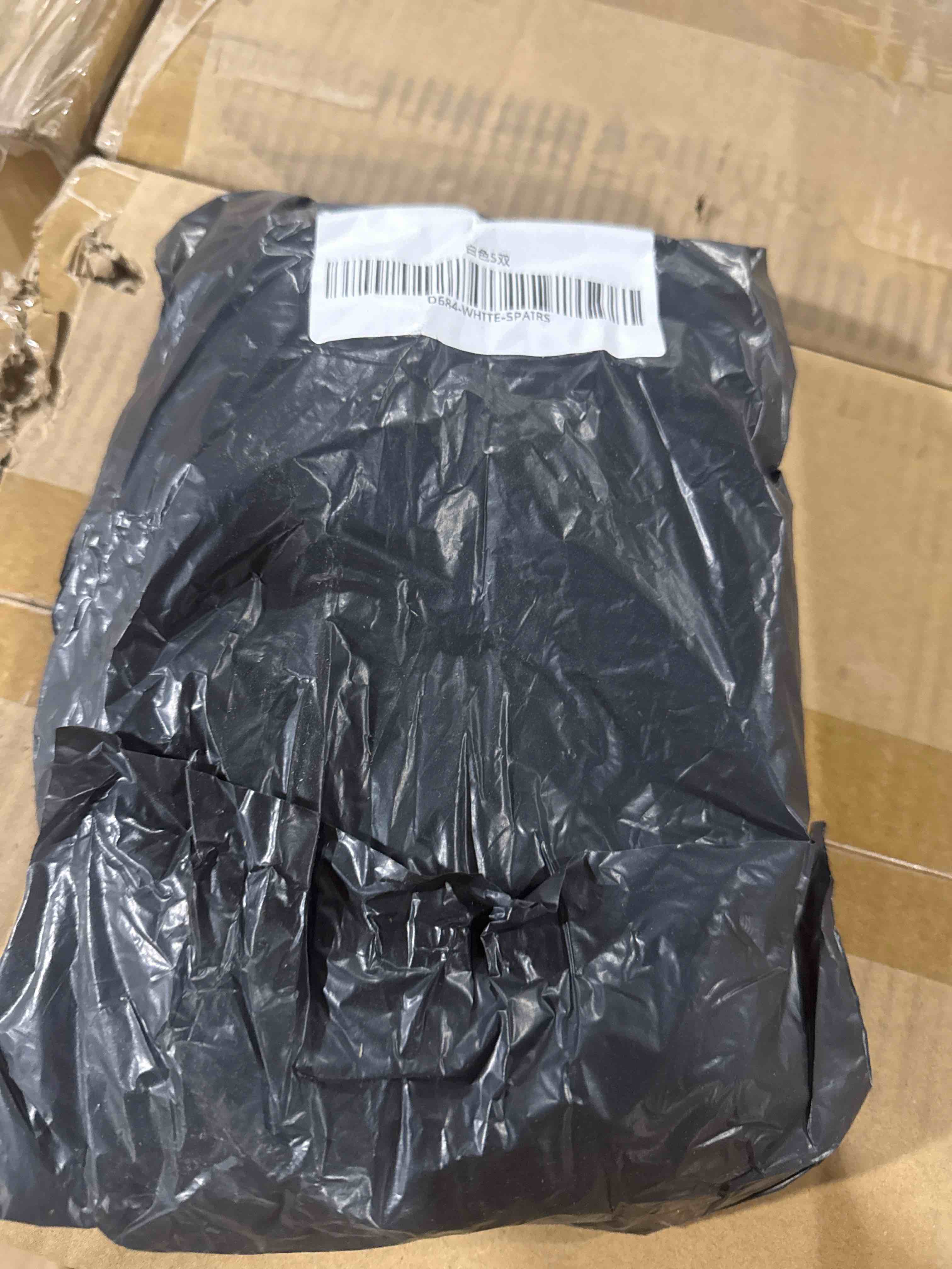 https://s3.amazonaws.com/lotting-images-prod/D684-WHITE-5PAIRS_1785418553014.jpeg