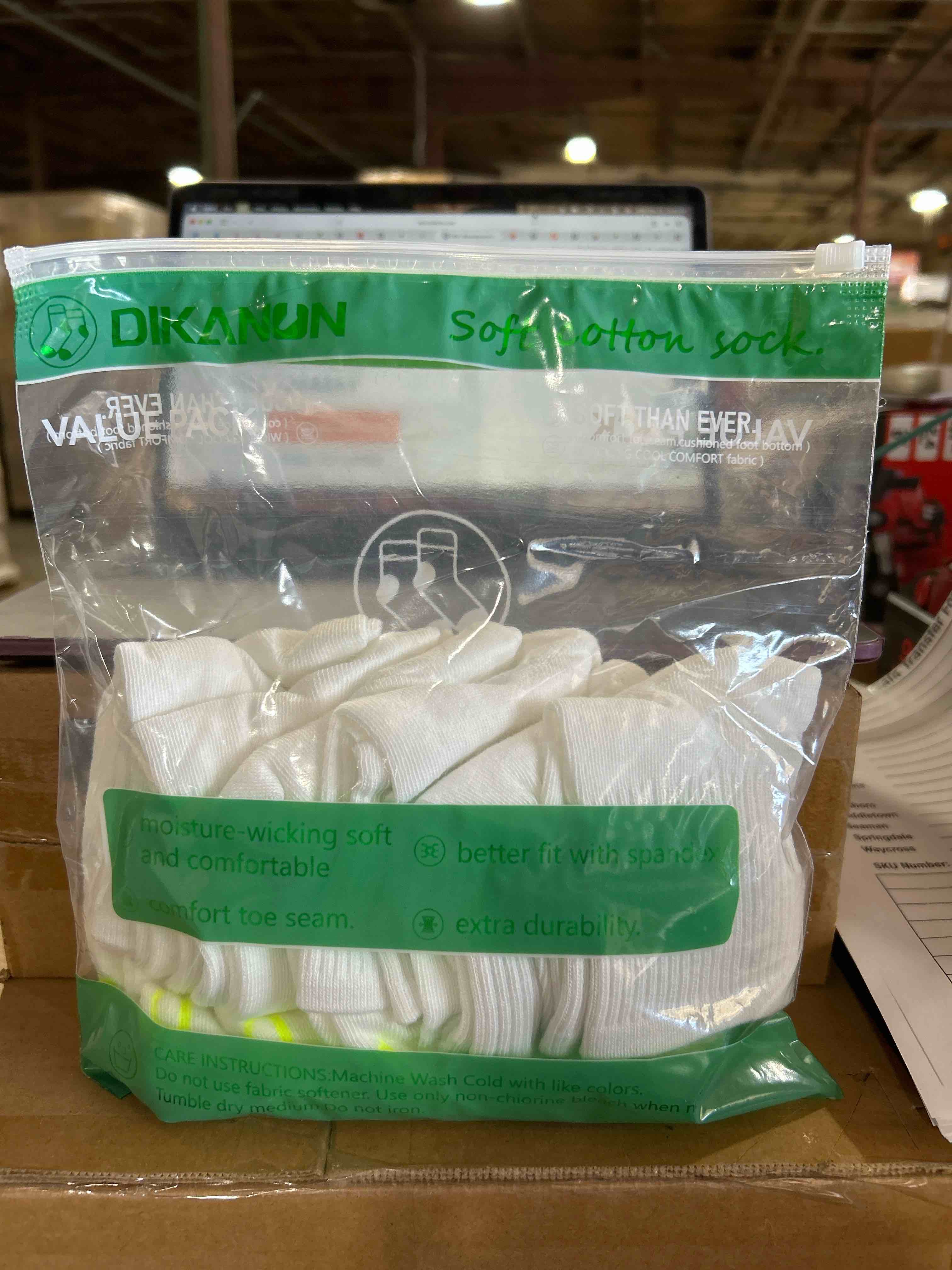 Condition photo showing Brand New for 6 pairs dikanon crew socks