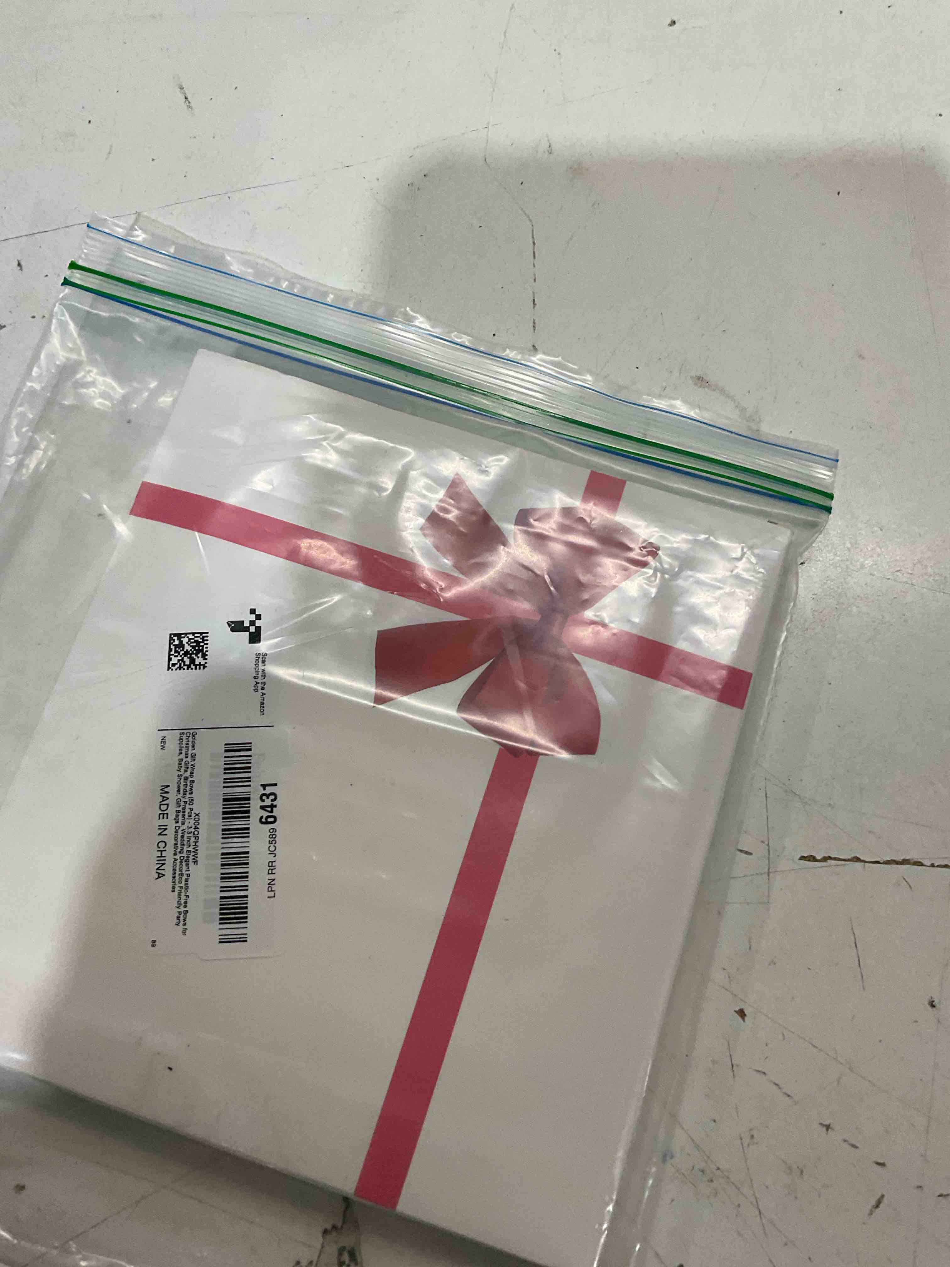 Condition photo showing Good Condition for gift Box Bows 