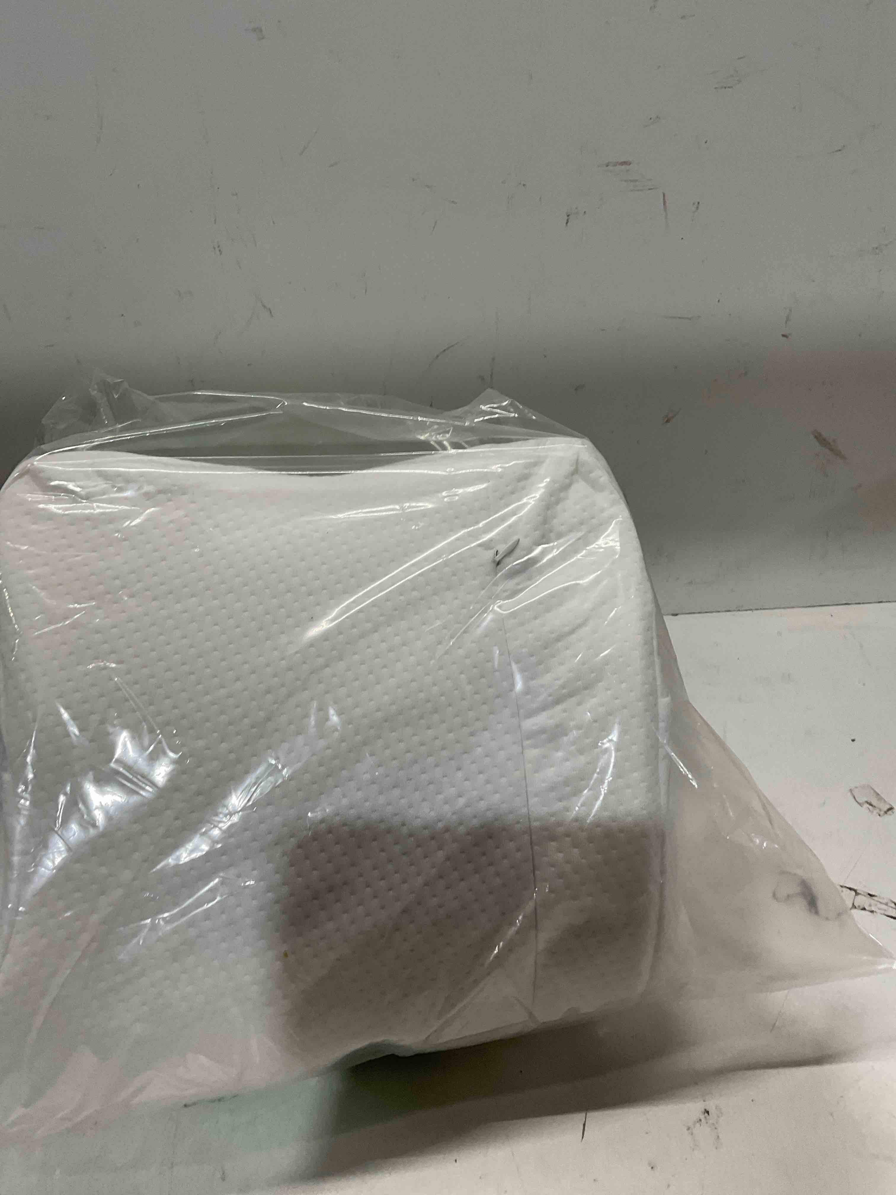 Condition photo showing Good Condition for backpillow