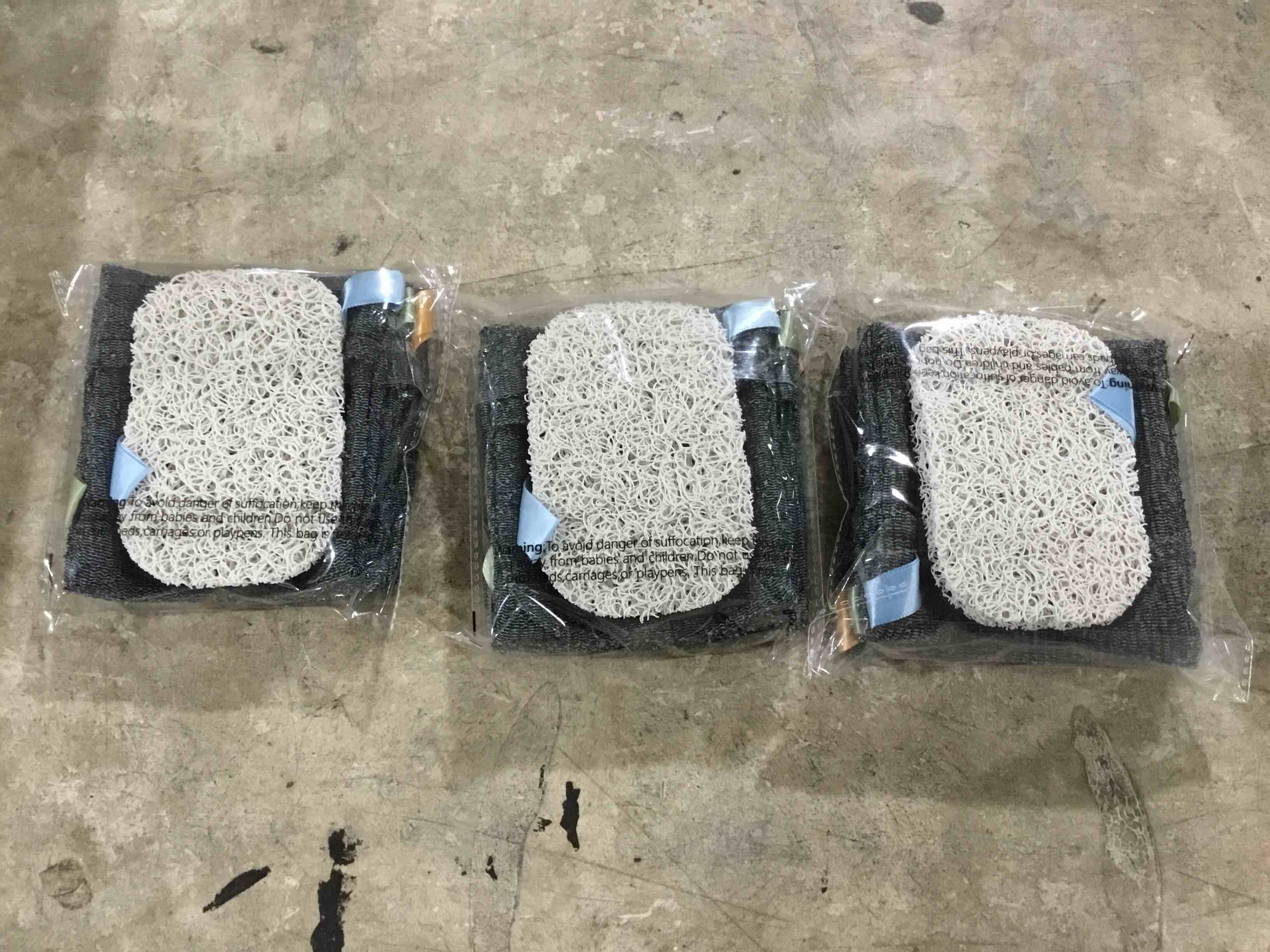 Case of 3 myHomeBody Peeling Sponge | Soap Bags for Peeling | 3 Pack + Bonus 2 Pieces Soap Lifter Soap Saver Sponges Black Square