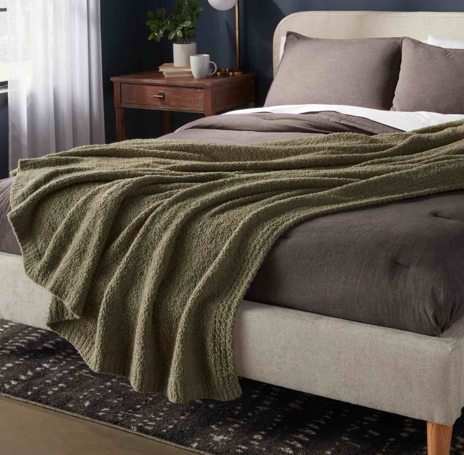 Twin/Twin XL Cozy Chenille Bed Blanket Restful Green - Threshold™